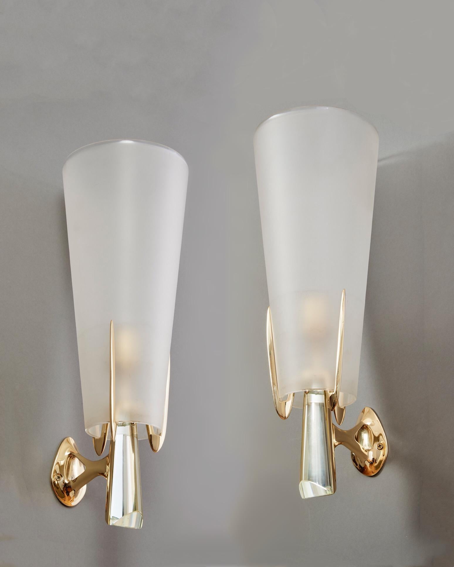 Italian Max Ingrand for Fontana Arte: Rare Sconces in Brass and Crystal, Italy 1955 For Sale