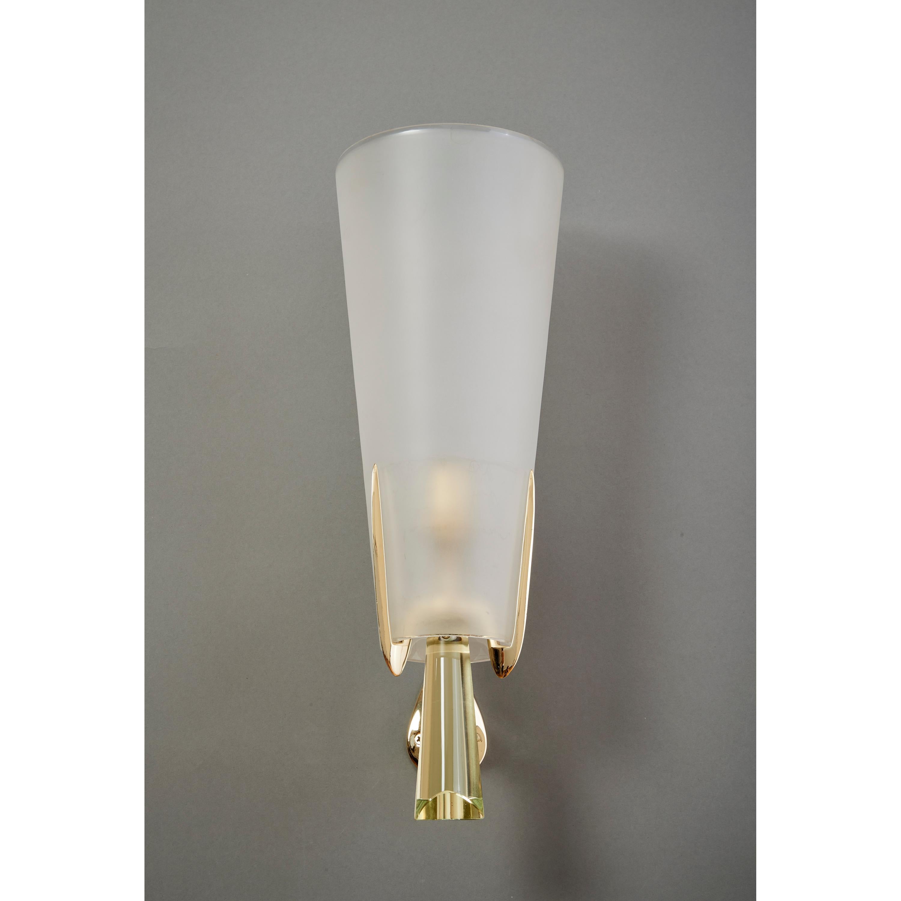Polished Max Ingrand for Fontana Arte: Rare Sconces in Brass and Crystal, Italy 1955 For Sale