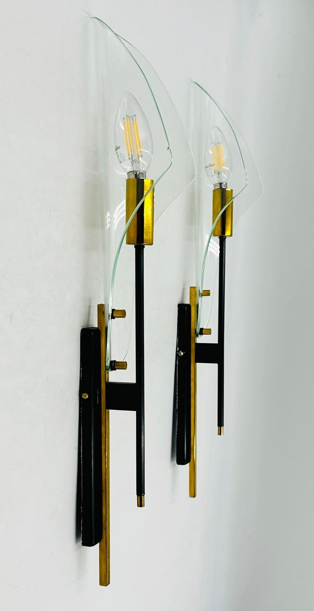 Italian Max Ingrand for Fontana Arte Glass Wall Sconces, circa 1960 For Sale