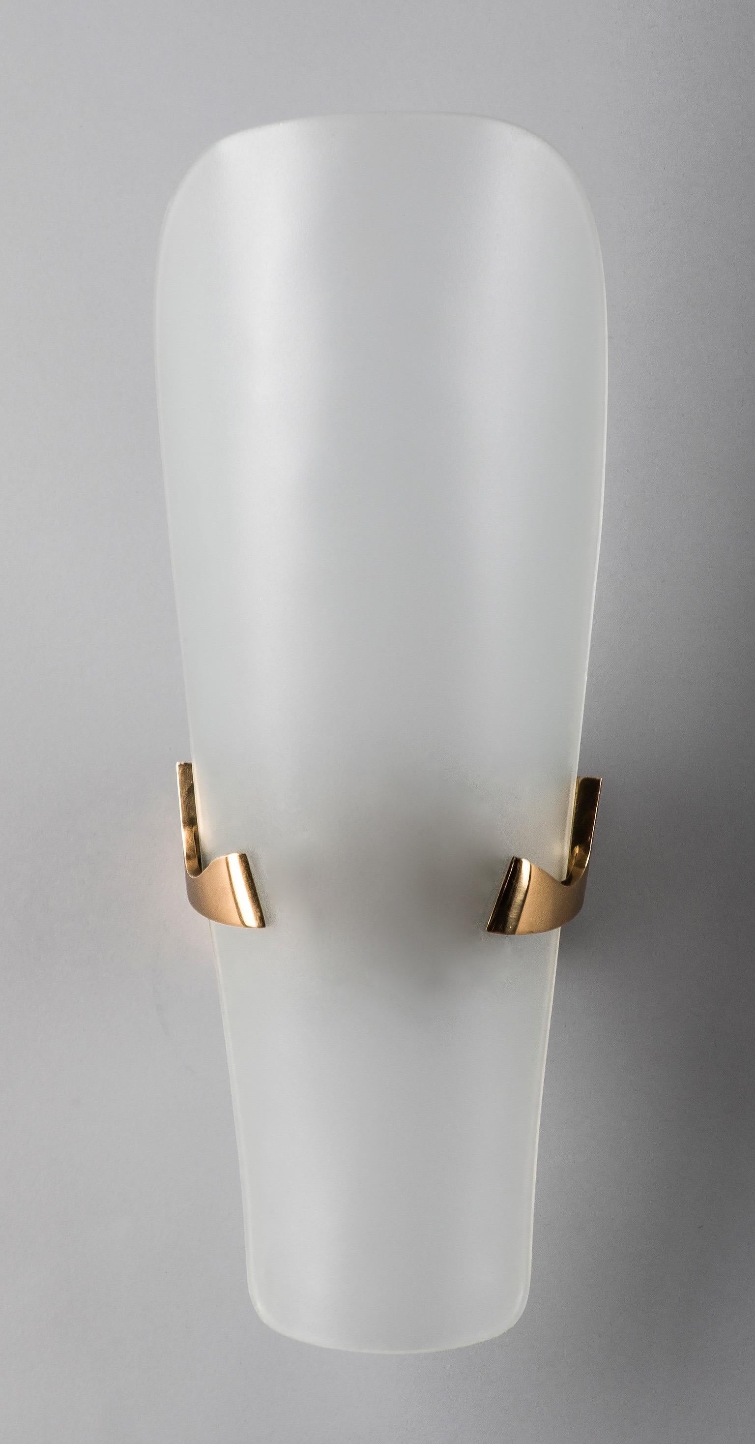 Max Ingrand for Fontana Arte Long Curved Glass and Brass Sconces, Italy 1950's In Good Condition In New York, NY