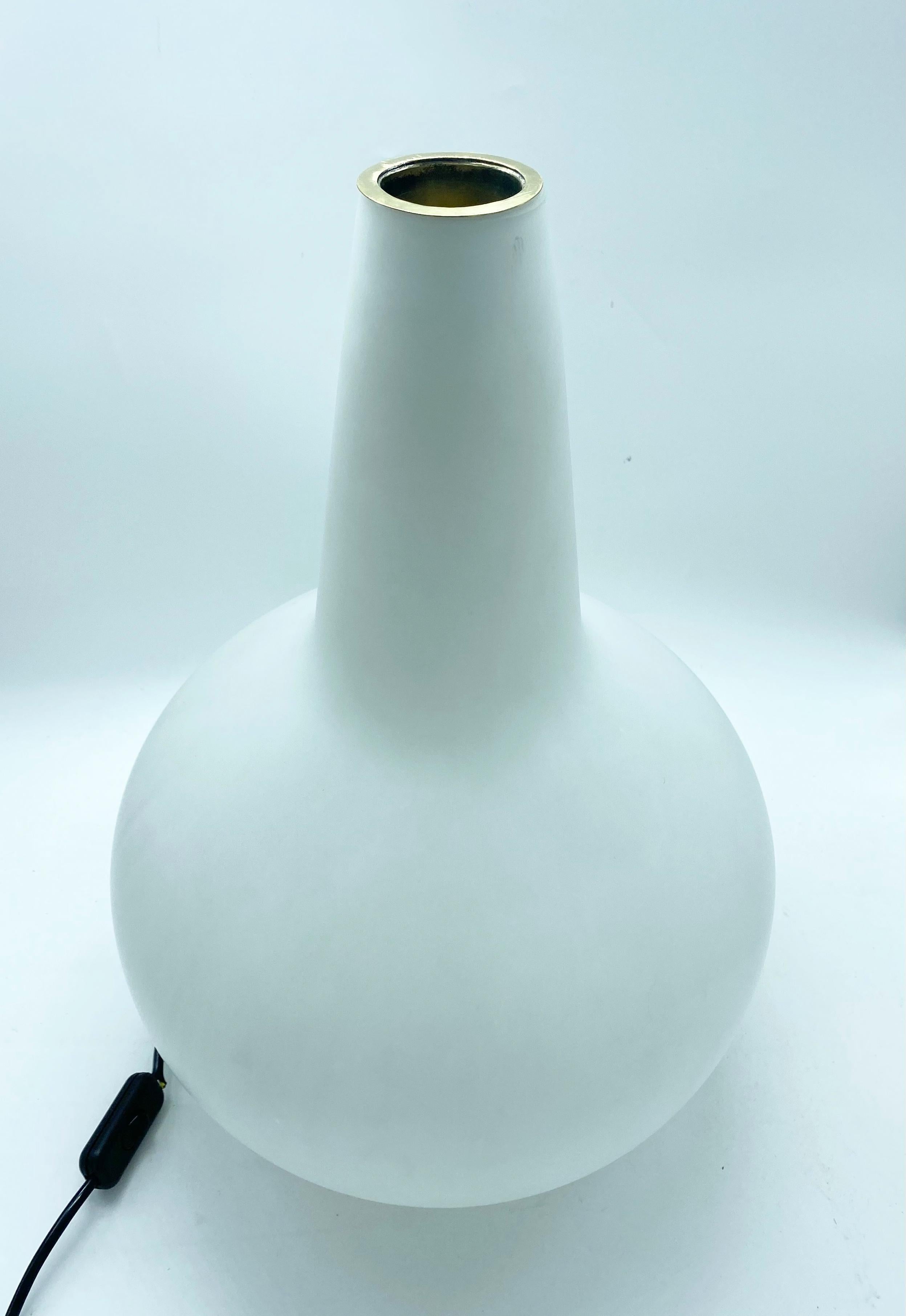 Max Ingrand project, 1954, for Fontana Arte, Italy, white satin glass, small brass seal in the vase, metal base, white lacquered, measures: height 33 cm, diameter 24 cm.