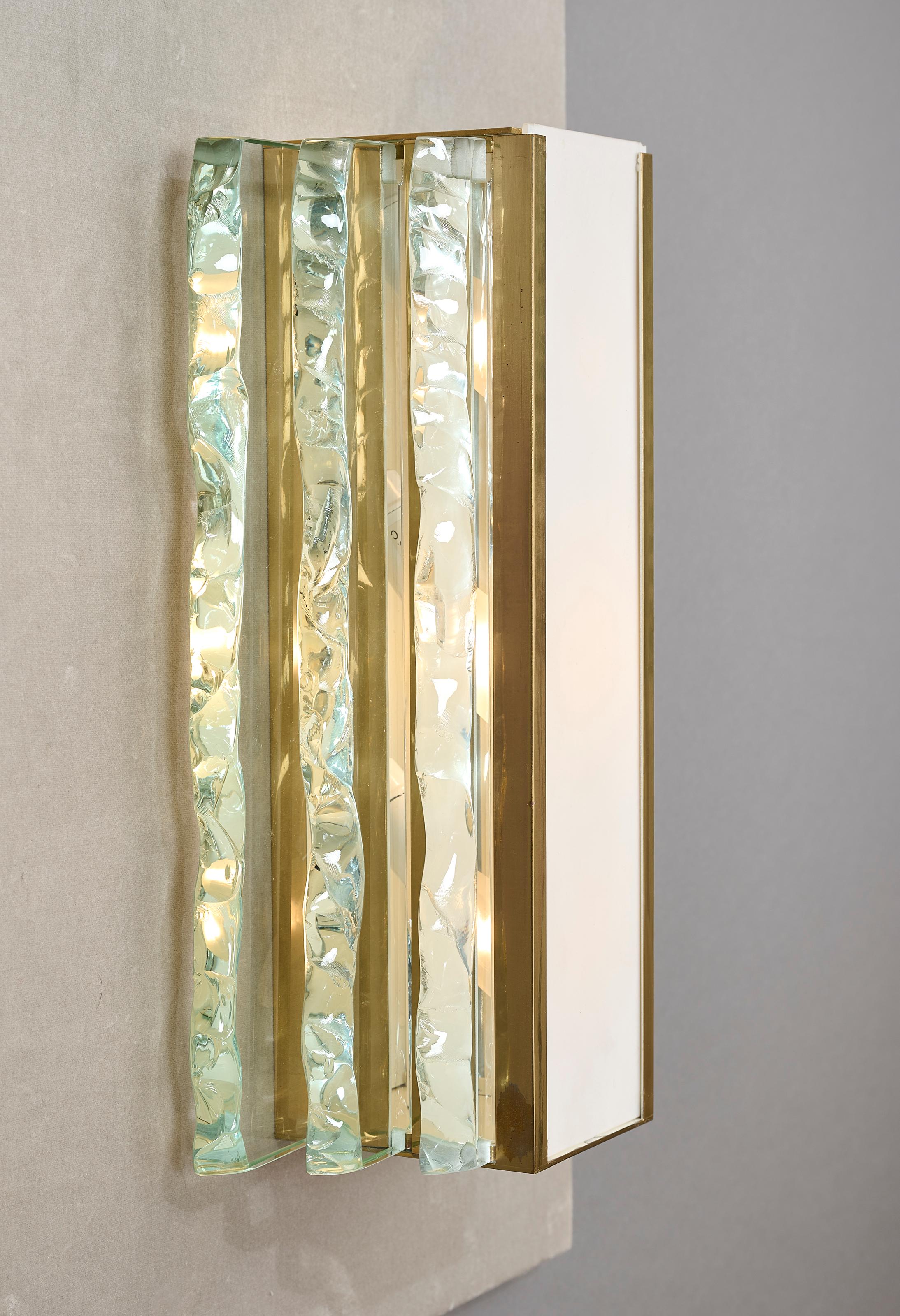 Max Ingrand for Fontana Arte: Pair of Cut Crystal and Brass Sconces, Italy 1954 For Sale 7