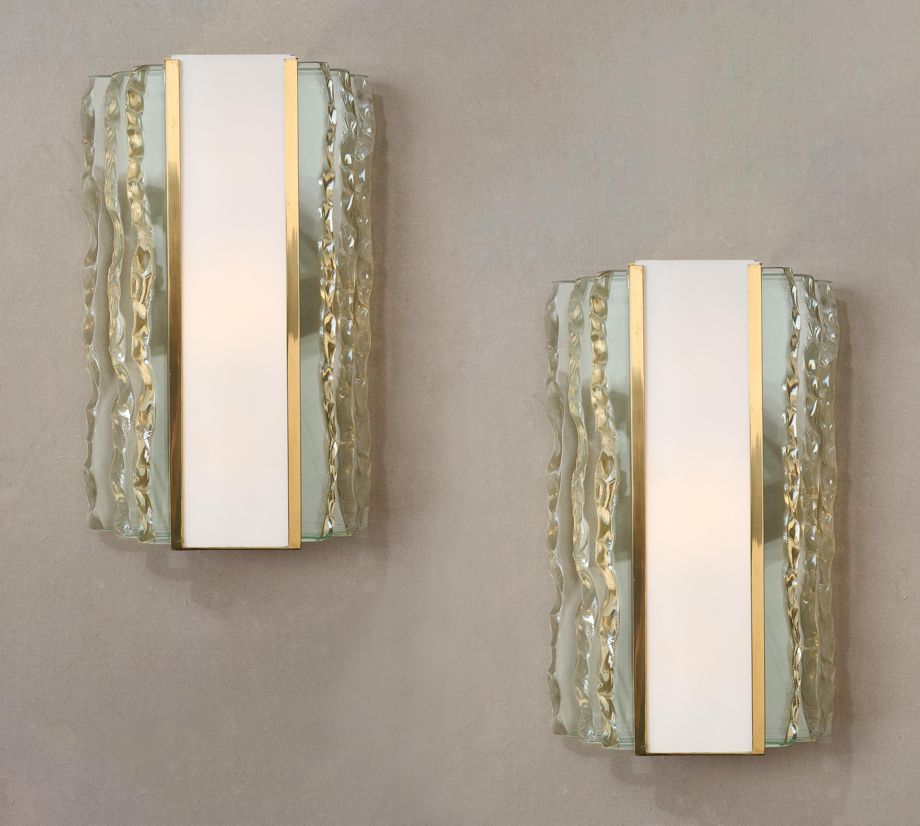 Max Ingrand for Fontana Arte: Pair of Cut Crystal and Brass Sconces, Italy 1954 In Good Condition For Sale In New York, NY