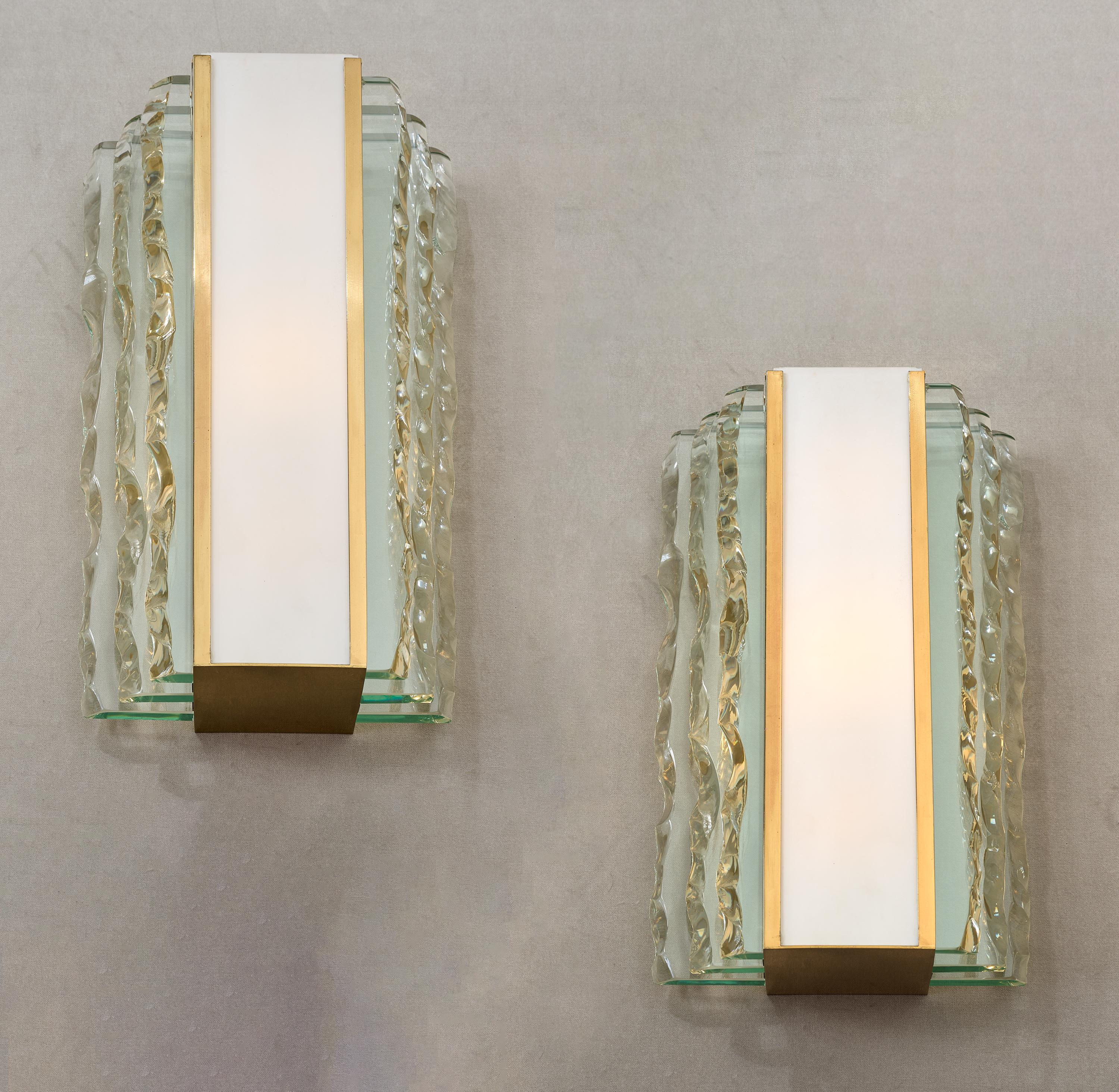 Mid-20th Century Max Ingrand for Fontana Arte: Pair of Cut Crystal and Brass Sconces, Italy 1954 For Sale