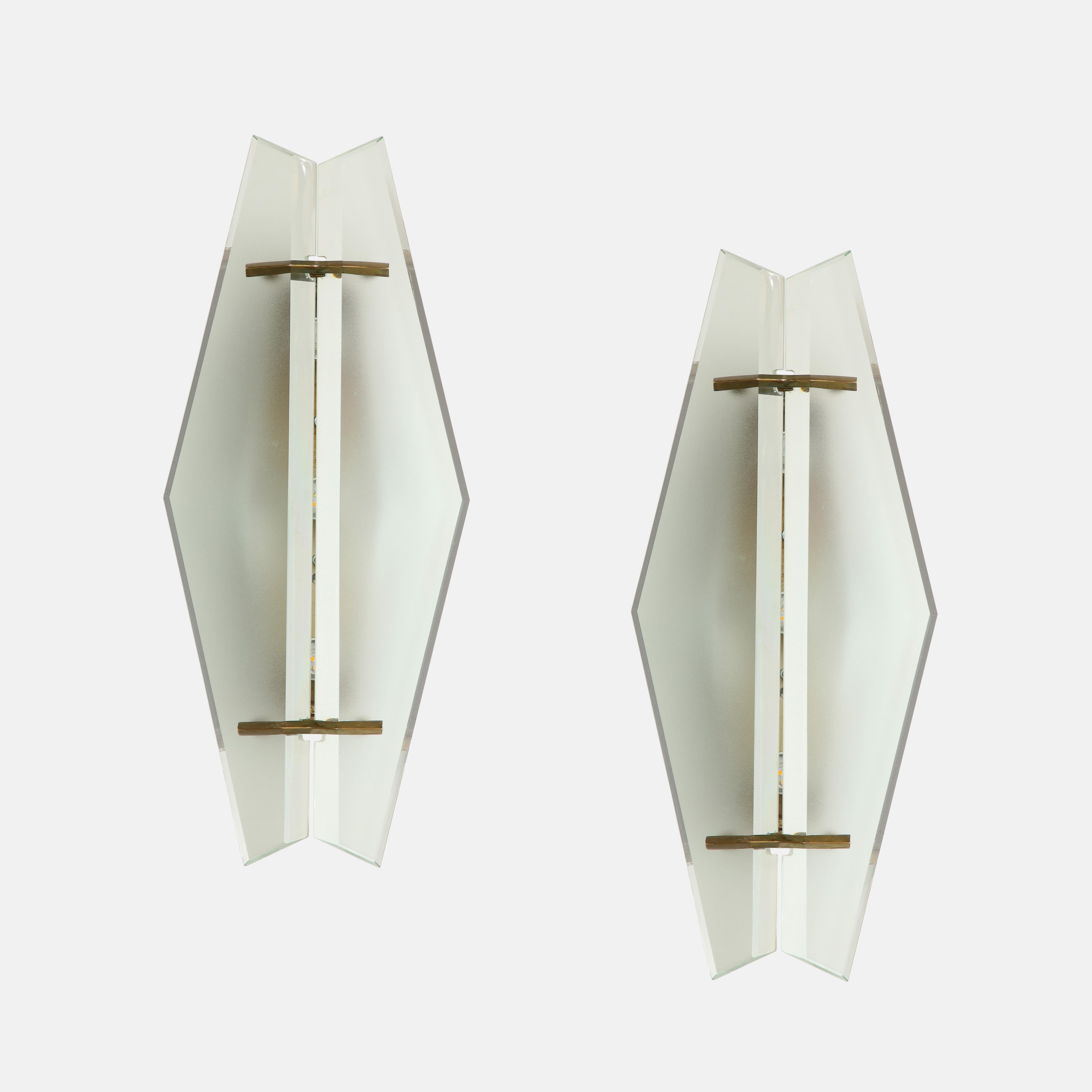Mid-20th Century Max Ingrand for Fontana Arte Pair of Sconces Model 1943 For Sale