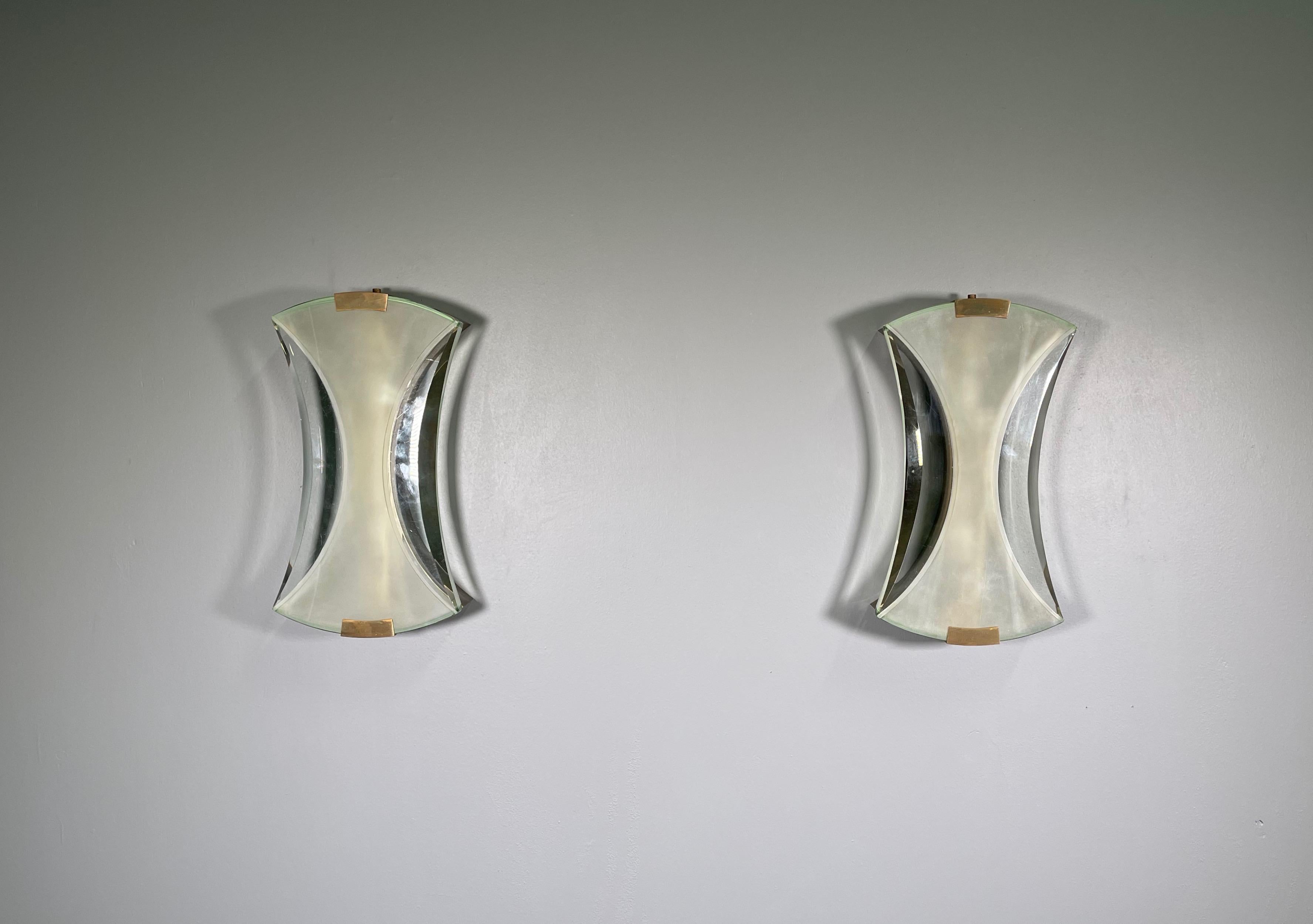 Max Ingrand for Fontana Arte Pair of Sconces Model 2225 In Excellent Condition In Rovereta, SM