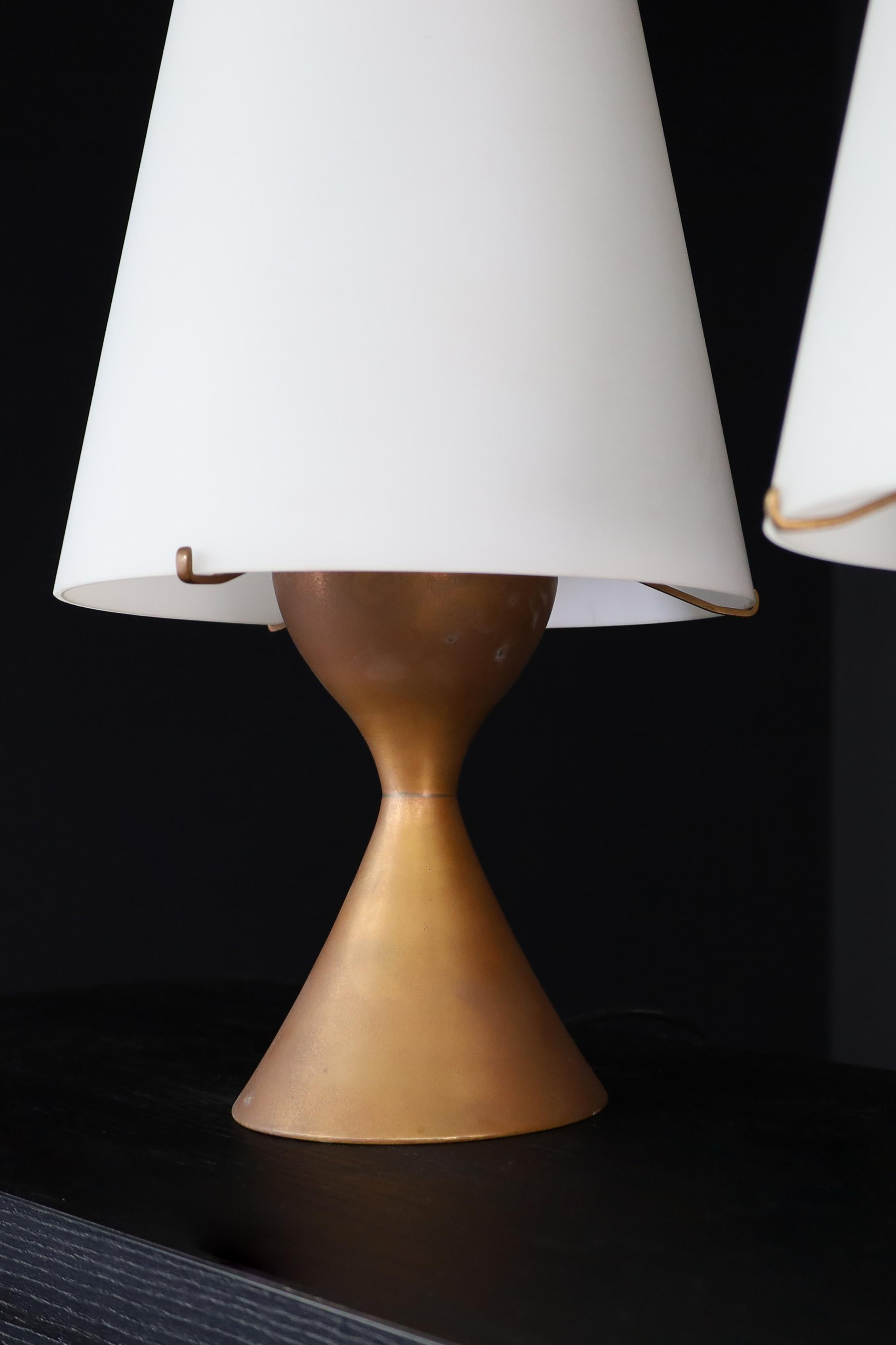 Max Ingrand for Fontana Arte pair of two Patinated Brass table lamps Italy 1956 For Sale 4