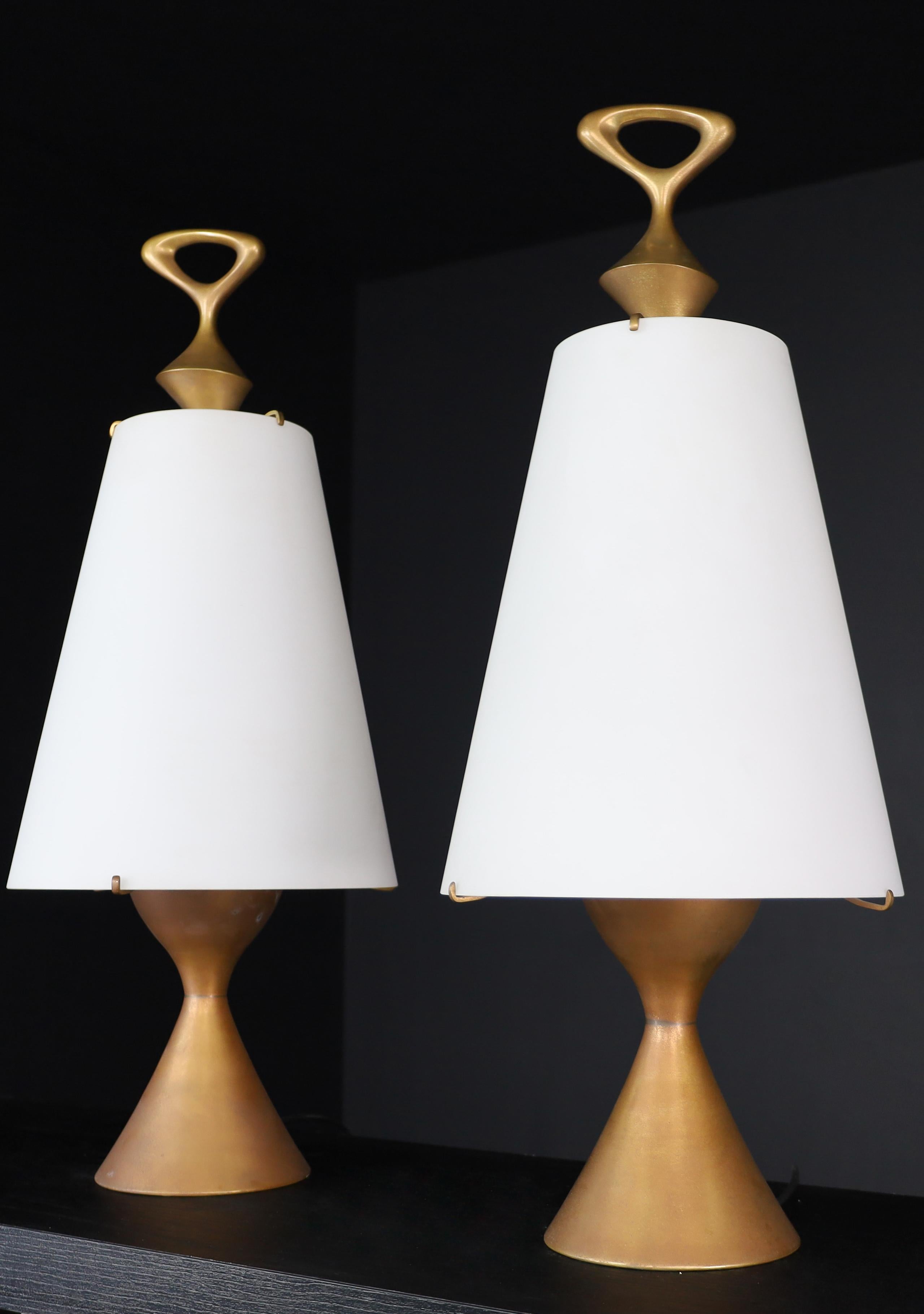 Max Ingrand for Fontana Arte pair of two Patinated Brass table lamps Italy 1956 For Sale 7