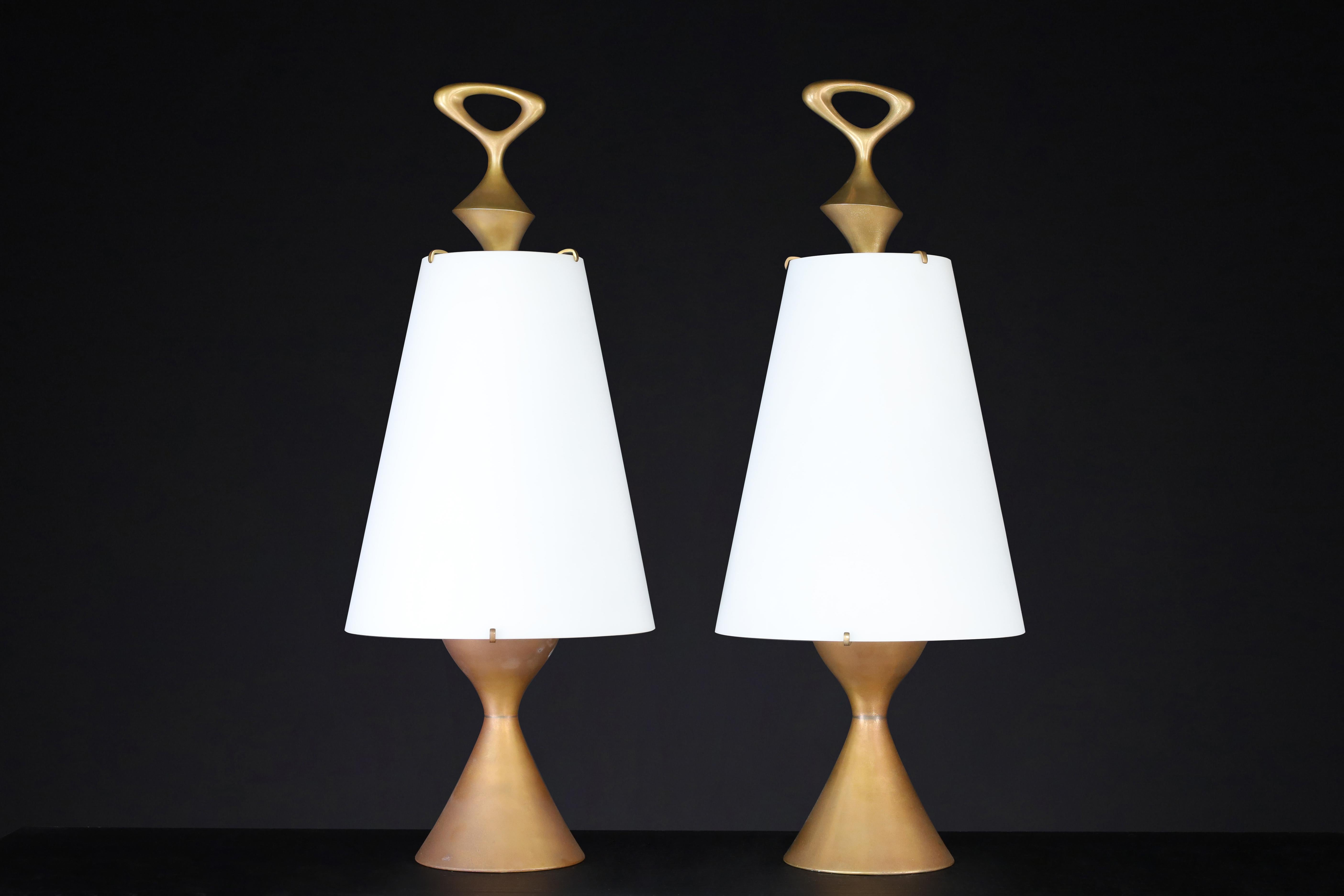 Max Ingrand for Fontana Arte pair of two Patinated Brass table lamps Italy 1956 For Sale 8