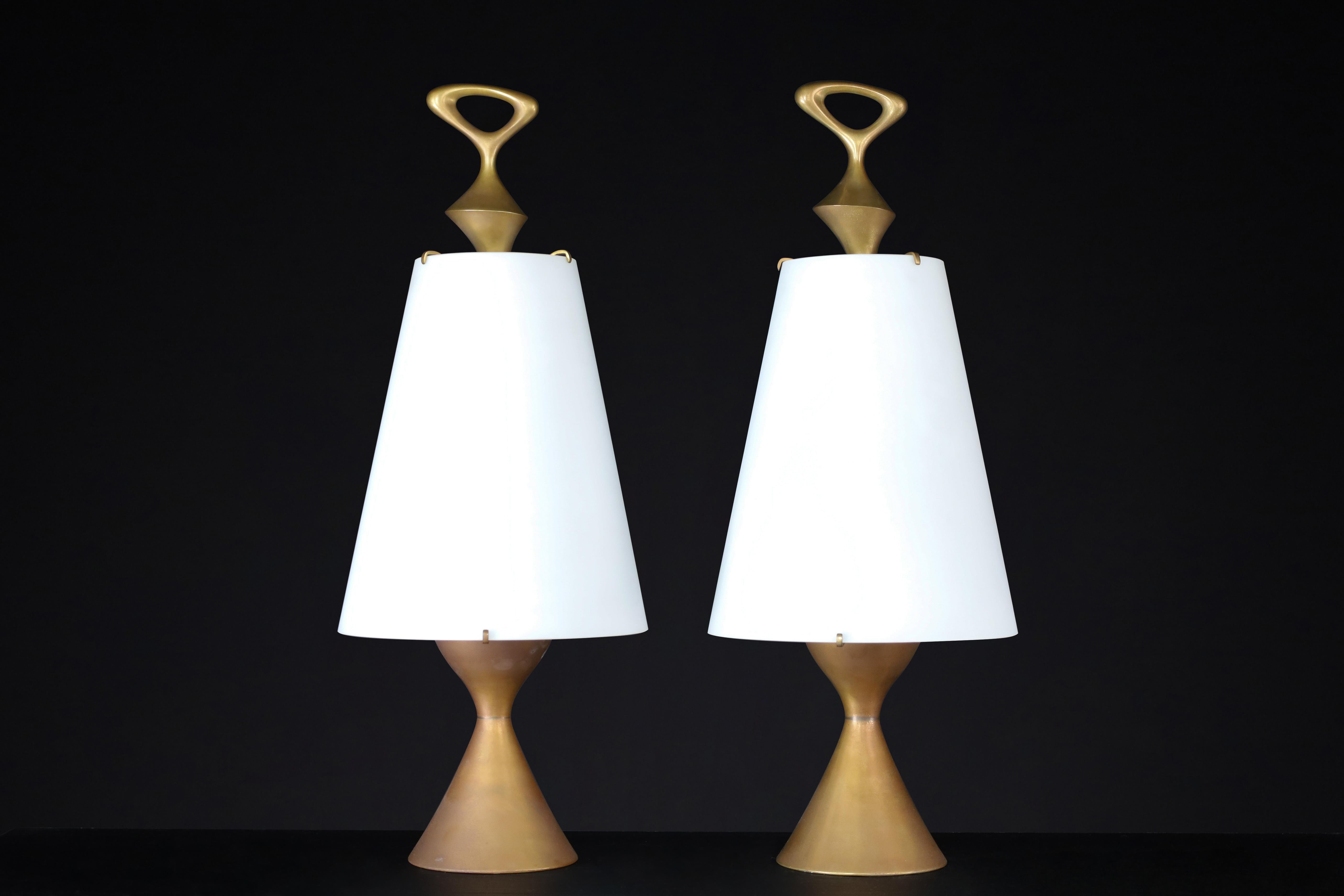 Max Ingrand for Fontana Arte pair of two Patinated Brass table lamps Italy 1956 For Sale 3