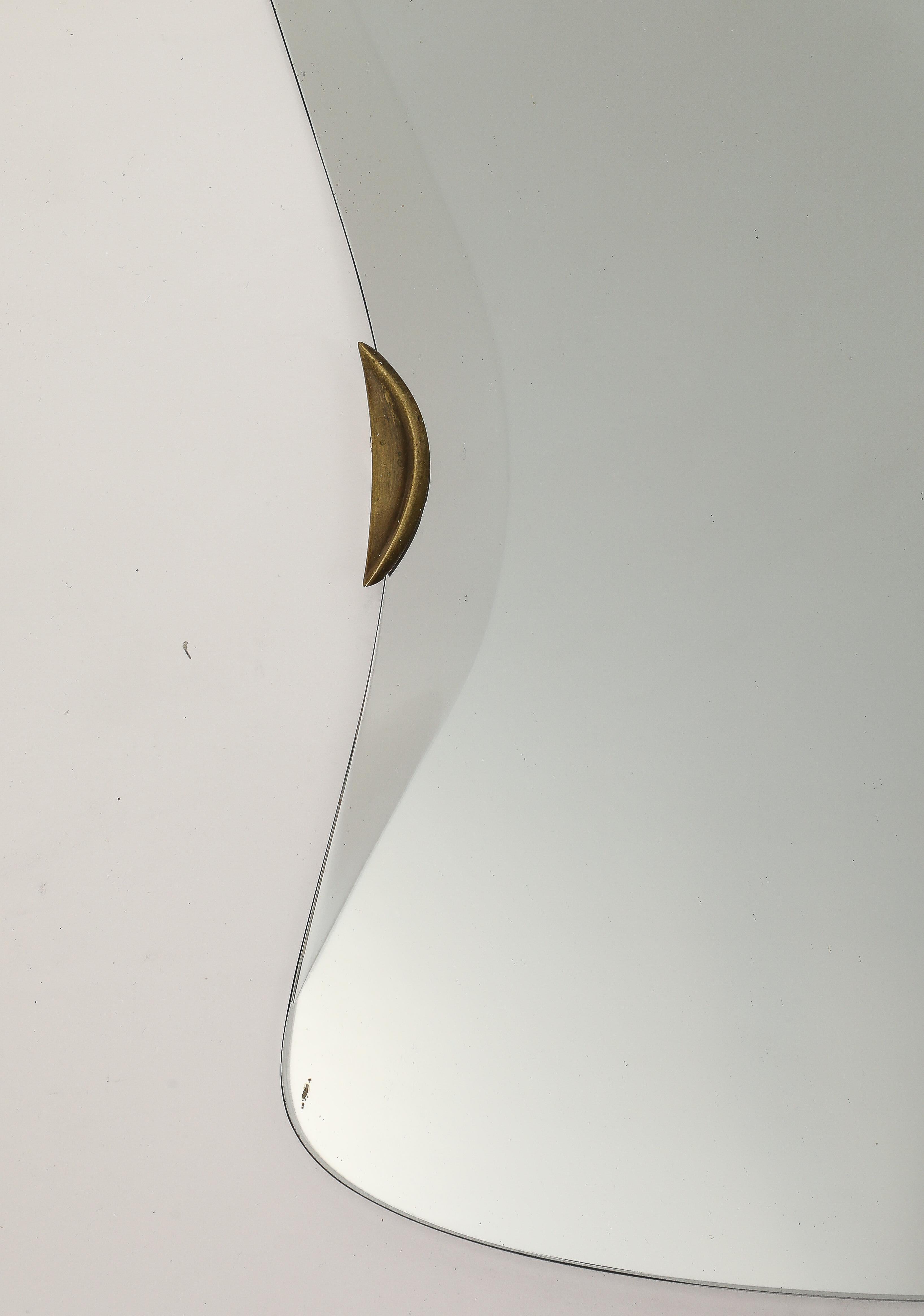 Max Ingrand für Fontana Arte Seltener abgeschrägter Kristallspiegel (Messing) im Angebot