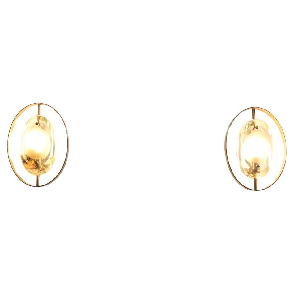 Max Ingrand for Fontana Arte rare pair of elegant 'Micro' sconces model 2240 with double lens cut panels of thick profiled polished glass with etched glass centers and brass fittings. Signed. Literature: Fontana Arte 6, manufacturer’s catalog