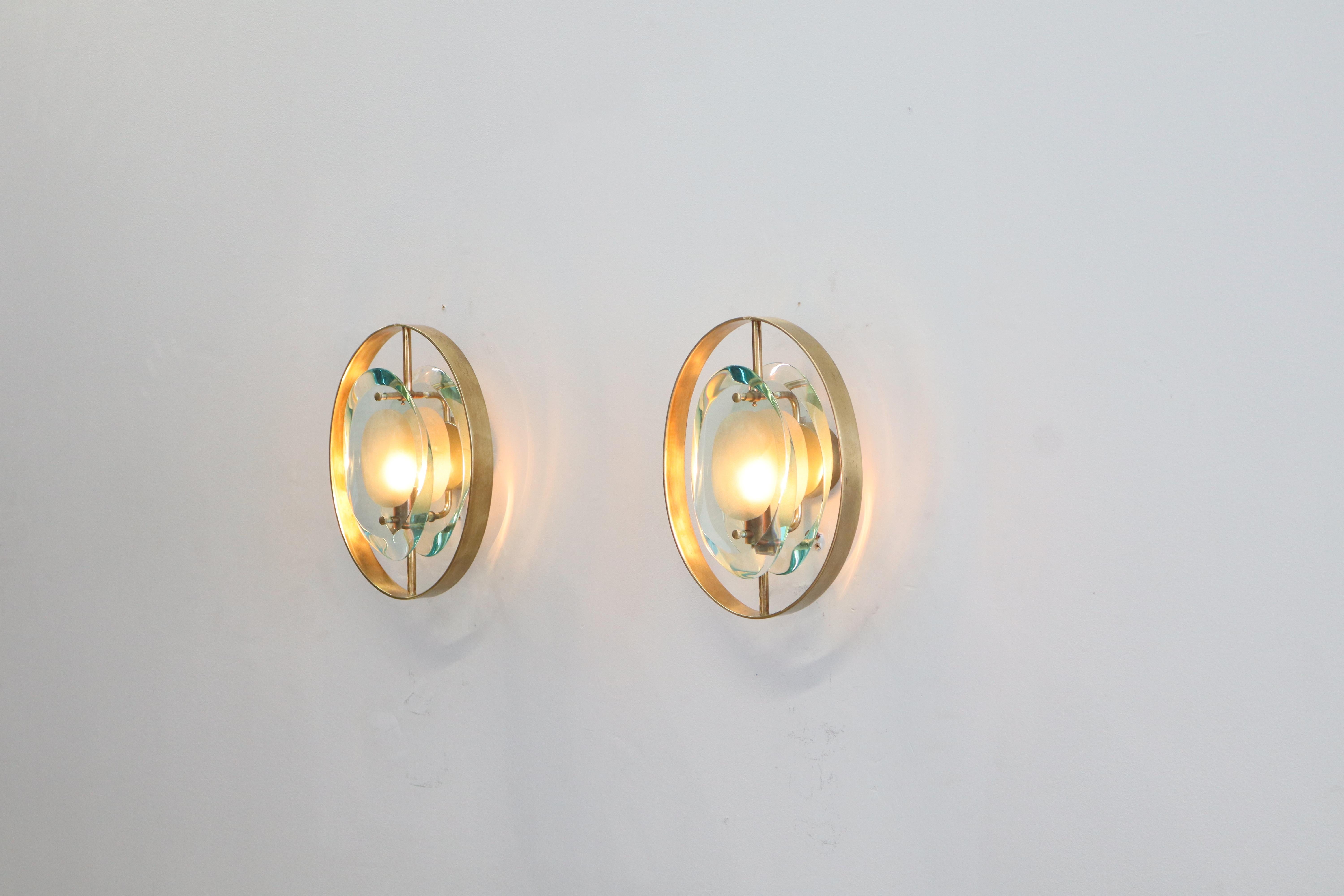 Mid-Century Modern Paire d'appliques « Micro » rares signées Max Ingrand pour Fontana Arte, modèle 2240 en vente