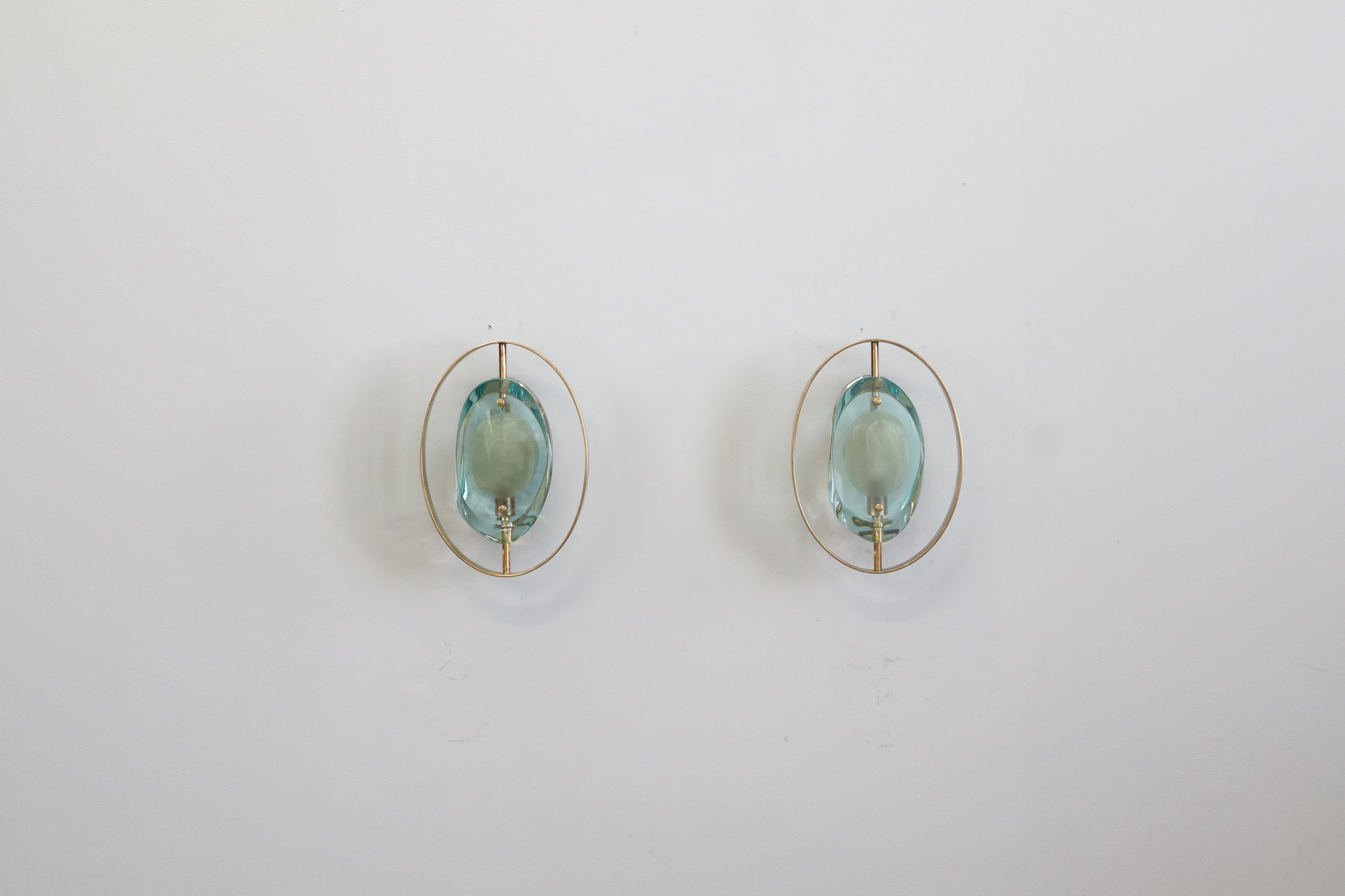 Paire d'appliques « Micro » rares signées Max Ingrand pour Fontana Arte, modèle 2240 Excellent état - En vente à Rovereta, Repubblica di San Marino