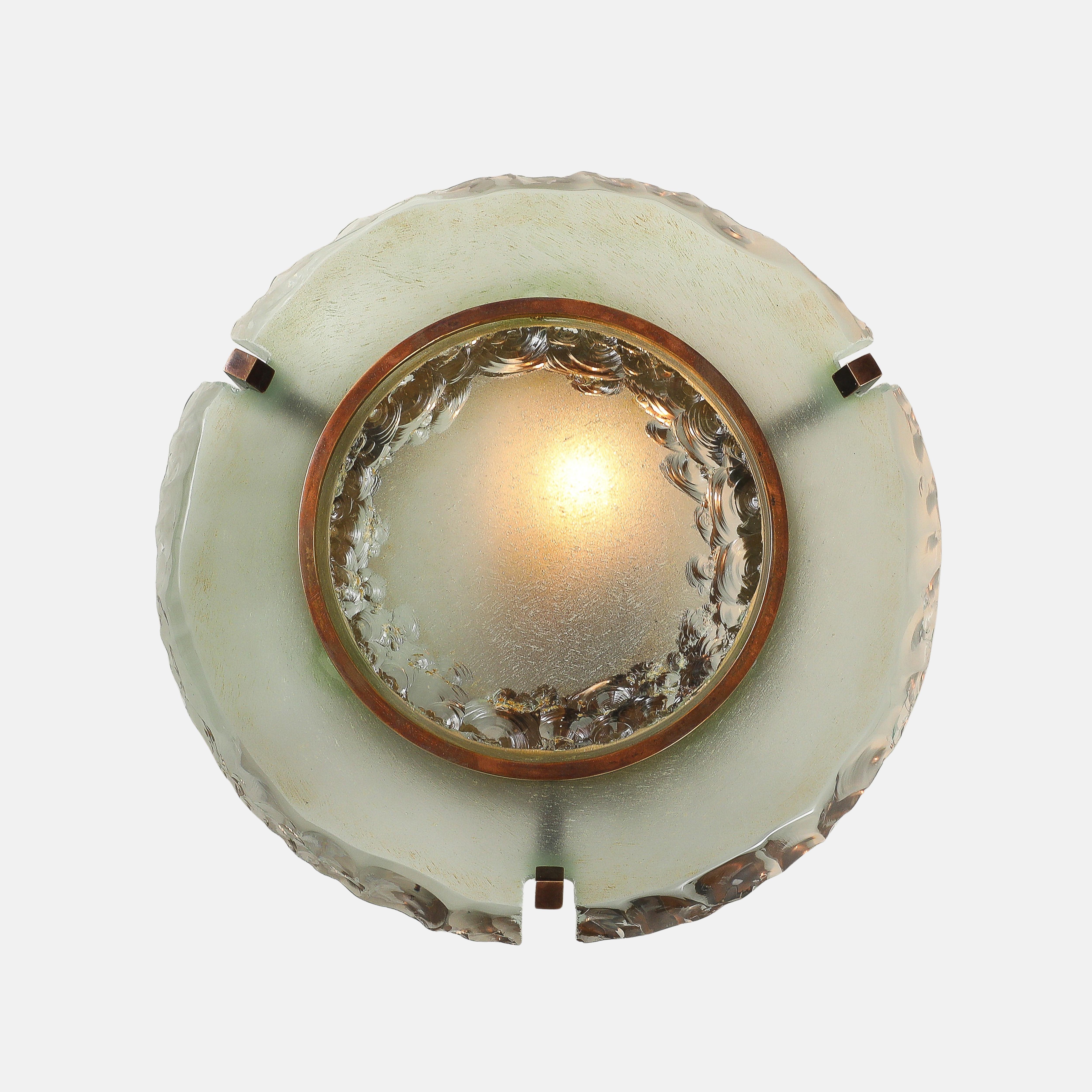 Max Ingrand para Fontana Arte Raro par de apliques de cristal redondos Modelo 10.004 Francés en venta