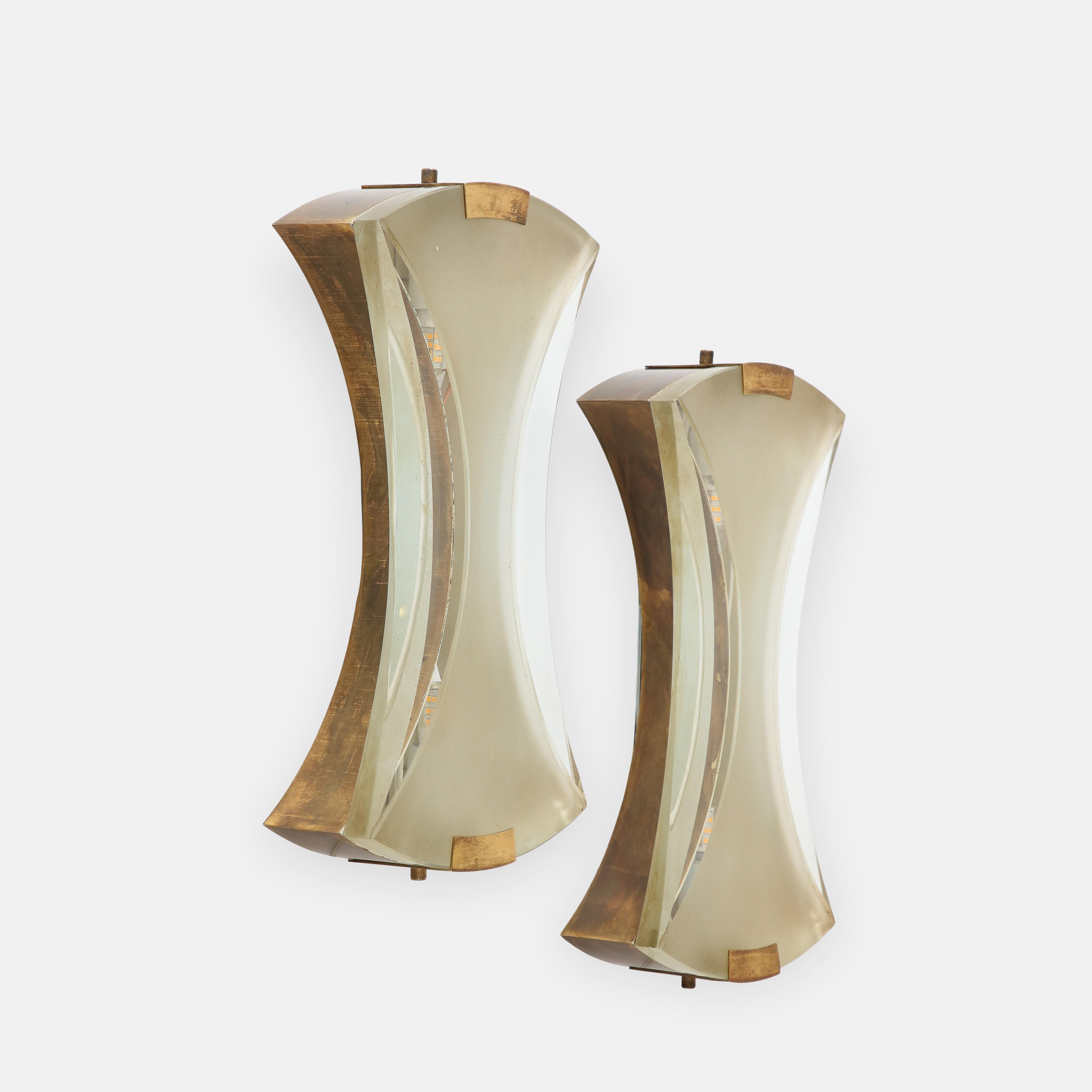 Max Ingrand for Fontana Arte Rare Pair of Sconces Model 2225 In Good Condition For Sale In New York, NY