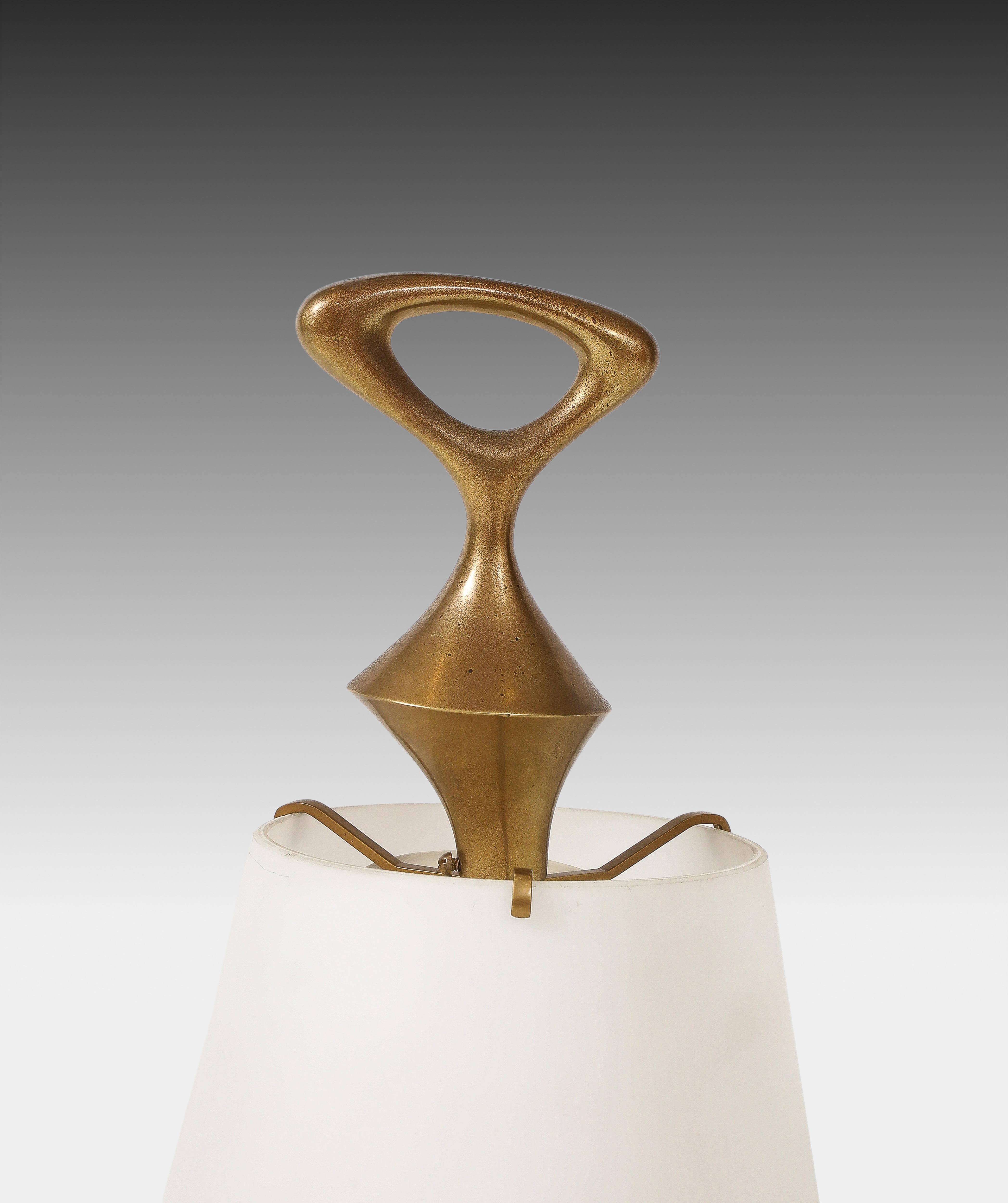 Max Ingrand para Fontana Arte Raro Par de Lámparas de Sobremesa de Cristal Esmerilado y Latón en Bueno estado para la venta en New York, NY