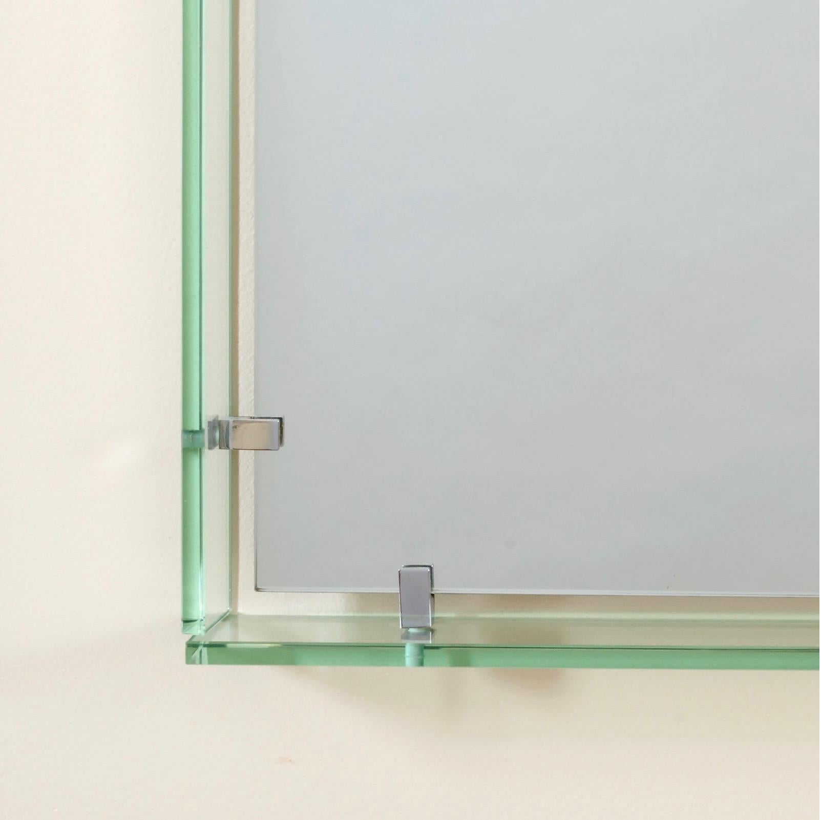 Milieu du XXe siècle Miroir rectangulaire avec cadre en verre flottant de Max Ingrand pour Fontana Arte en vente