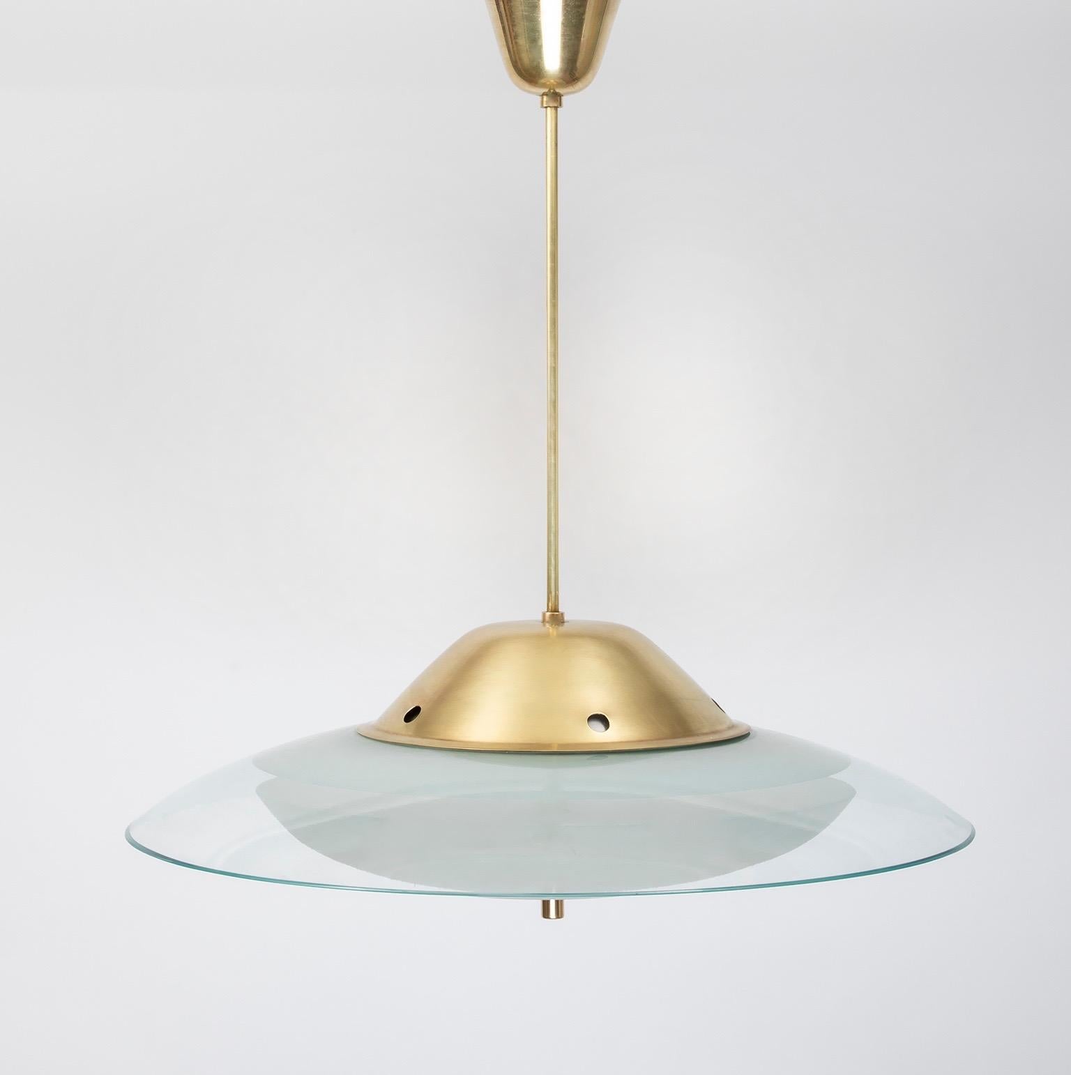 Mid-Century Modern Max Ingrand for Fontana Arte Round Crystal and Brass Chandelier, Italy 1950's For Sale