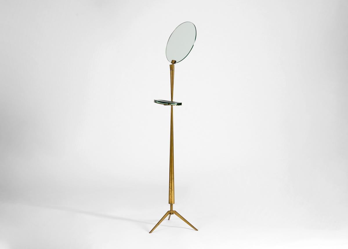 In den 1950er Jahren begann Ingrand mit der Gestaltung von Glasleuchten, was ihm die Leitung von Fontana Arte einbrachte. Von 1954 bis 1967 produzierte die Fpntana Arte unter seiner Leitung Kreationen von legendären Designern wie Gio Ponti. Die