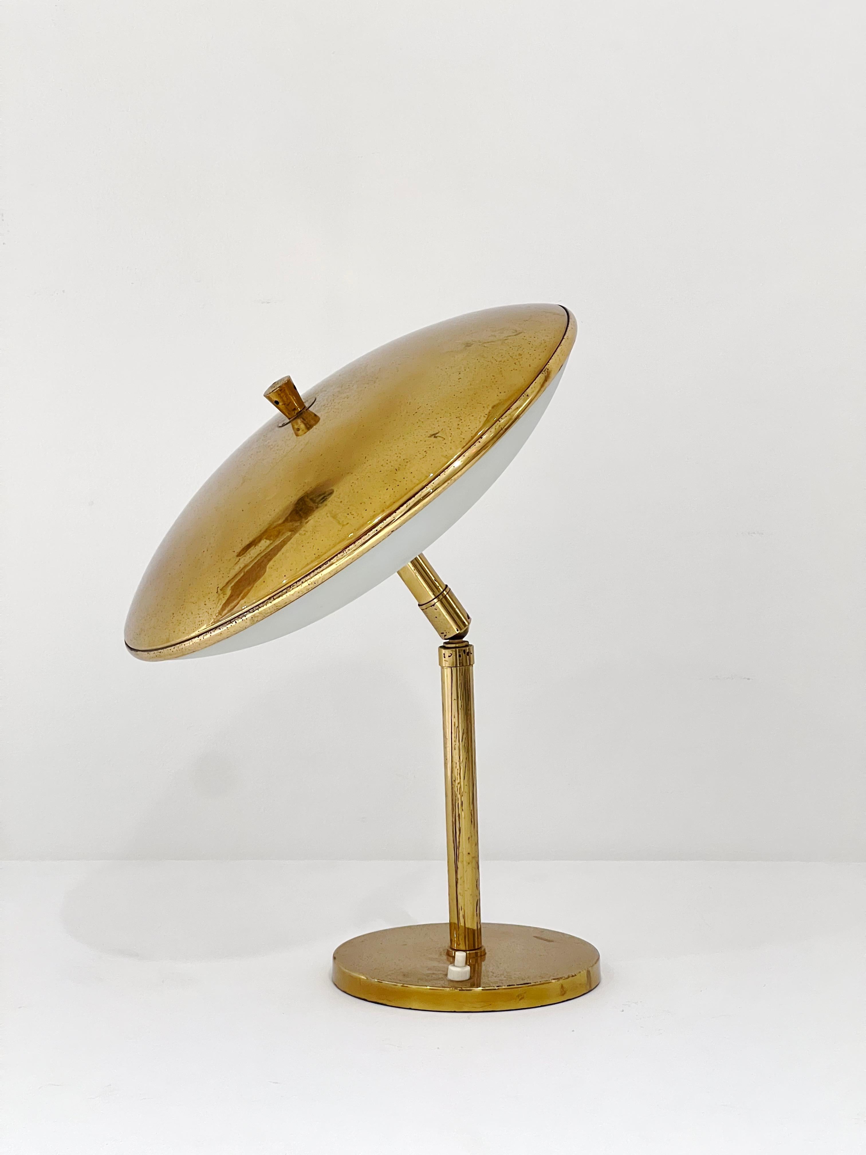 Max Ingrand für Fontana Arte: Untertasse-Tischlampe im Angebot 4