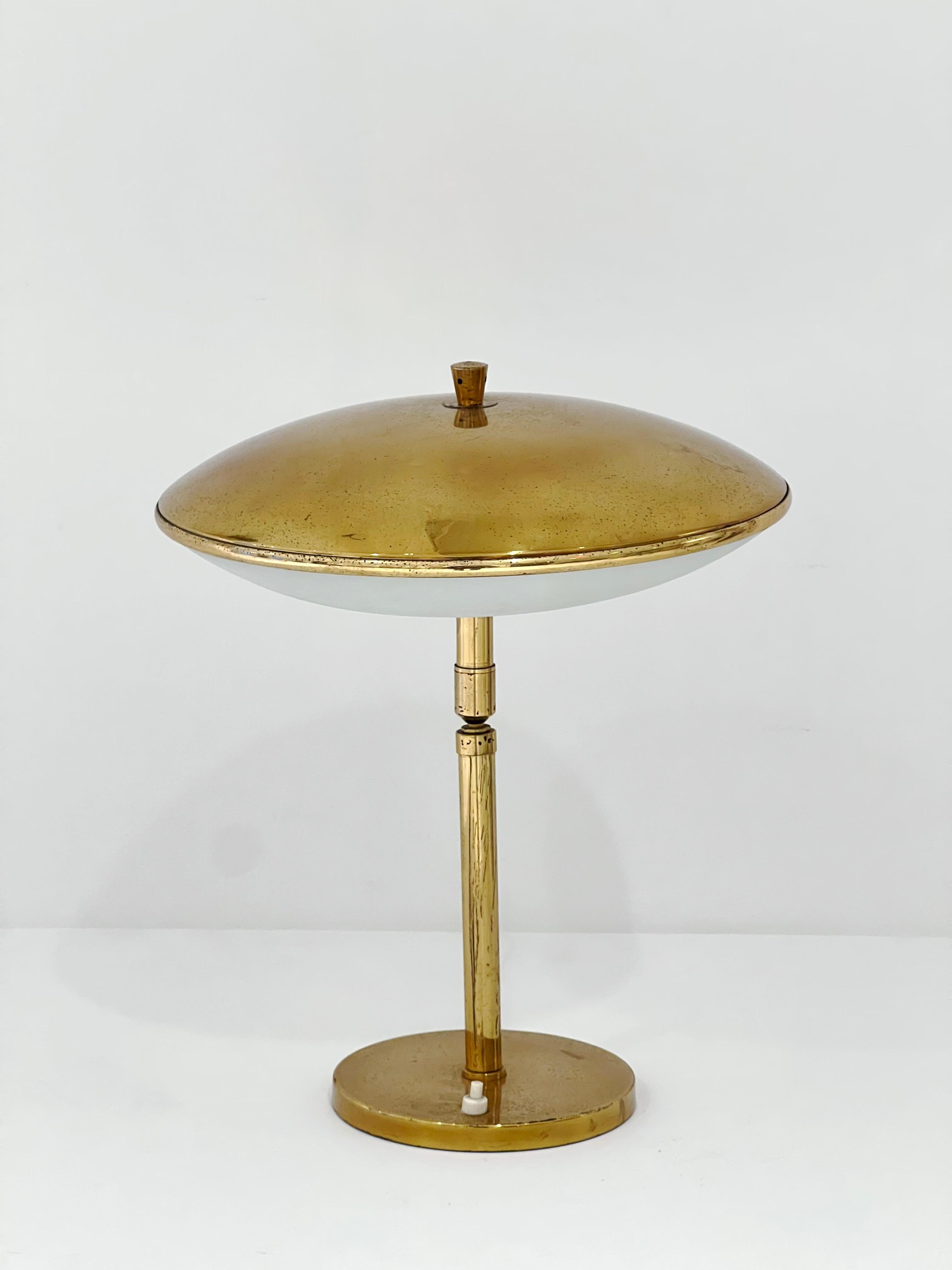 Ère spatiale Lampe de table soucoupe Max Ingrand pour Fontana Arte en vente