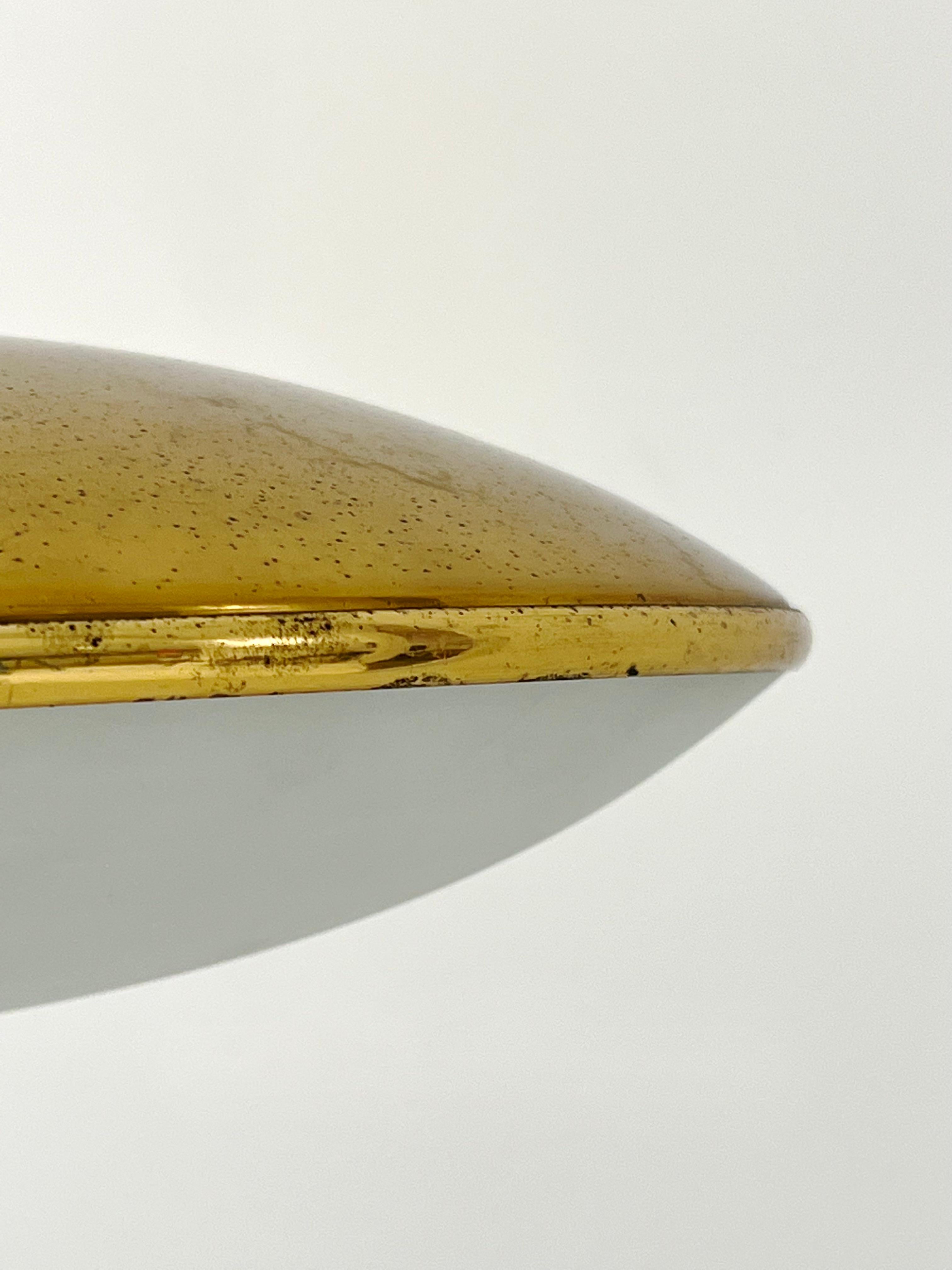 Max Ingrand für Fontana Arte: Untertasse-Tischlampe (Messing) im Angebot