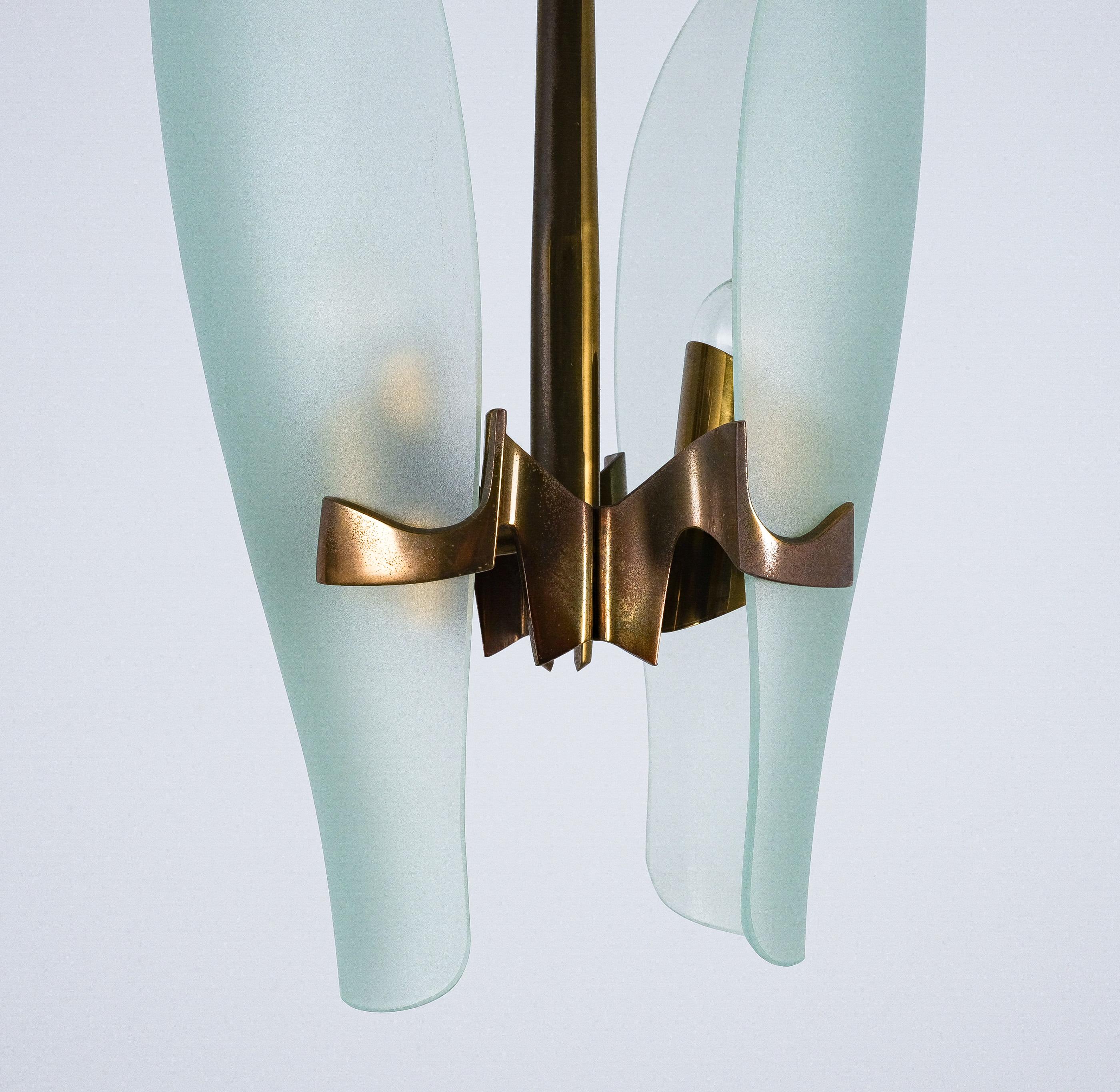 Italiano Max Ingrand Mod. 1636 Fontana Arte Lampada a sospensione in vetro e ottone, Italia, 1960 in vendita