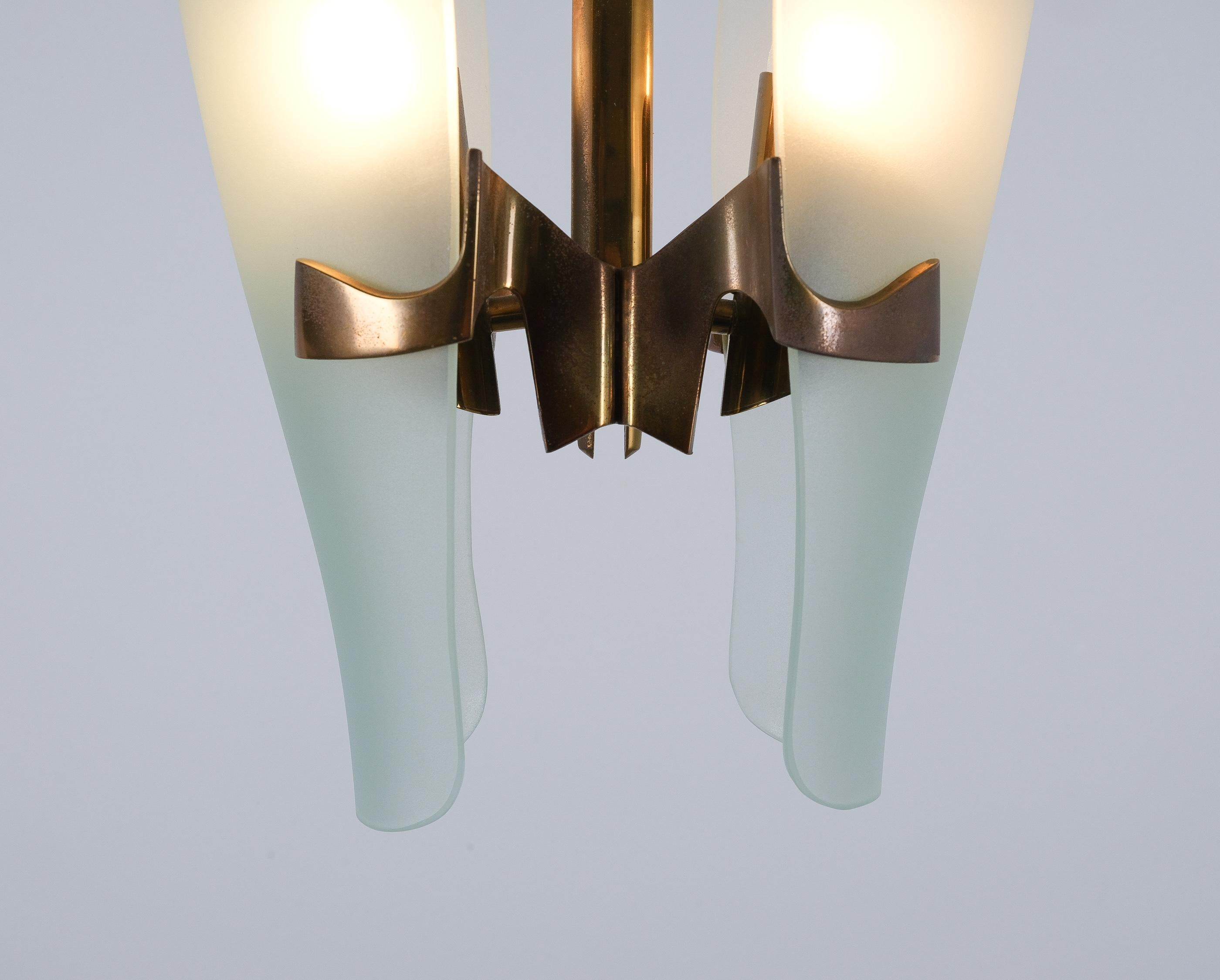 Max Ingrand Mod. 1636 Fontana Arte Lampada a sospensione in vetro e ottone, Italia, 1960 In condizioni buone in vendita a Vienna, AT