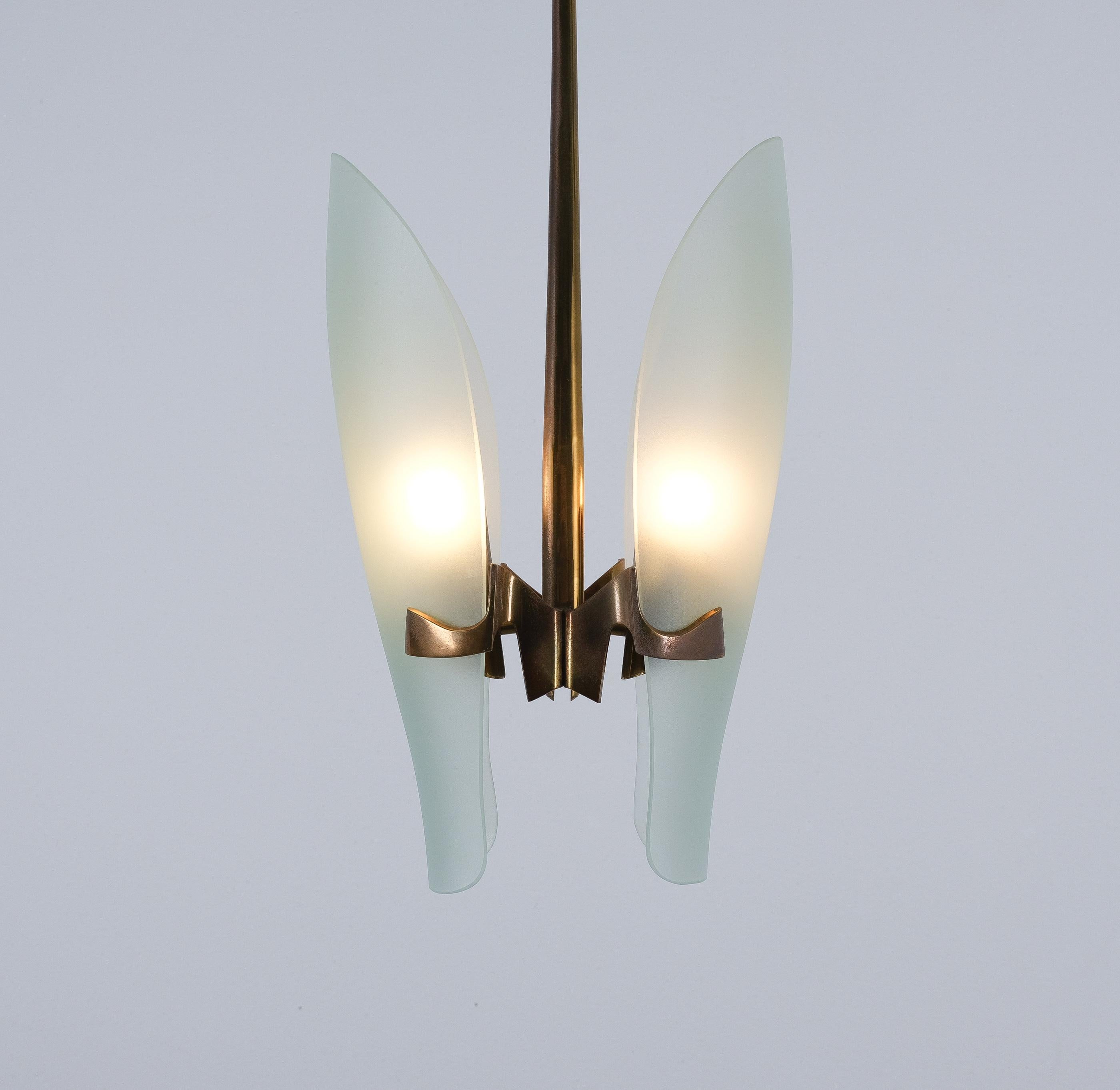 Max Ingrand Mod. 1636 Fontana Arte Lampada a sospensione in vetro e ottone, Italia, 1960 in vendita 1