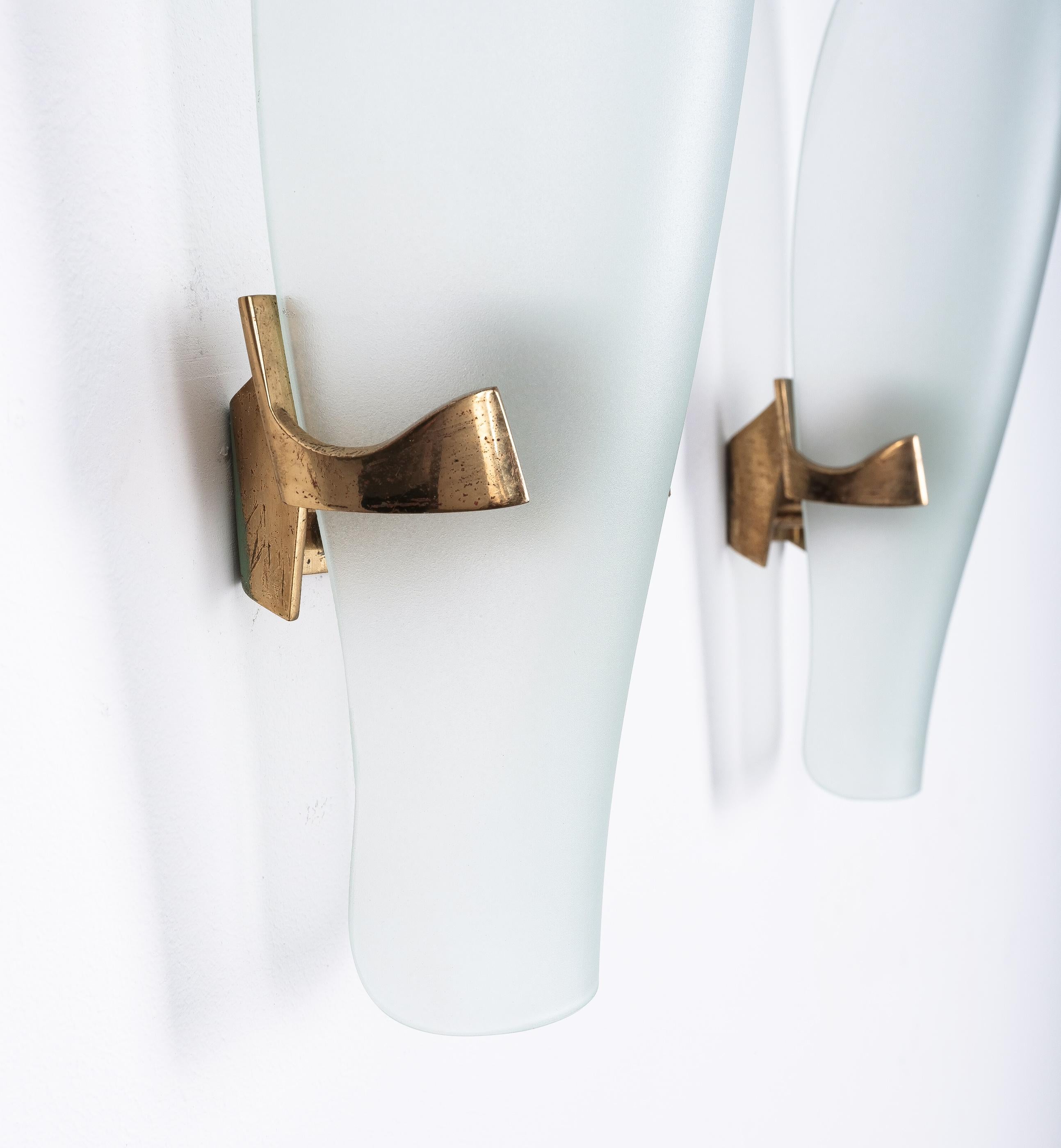 Mid-20th Century Max Ingrand Mod. 1636 Fontana Arte Glass Brass Sconces Pair , Italy, 1960 For Sale