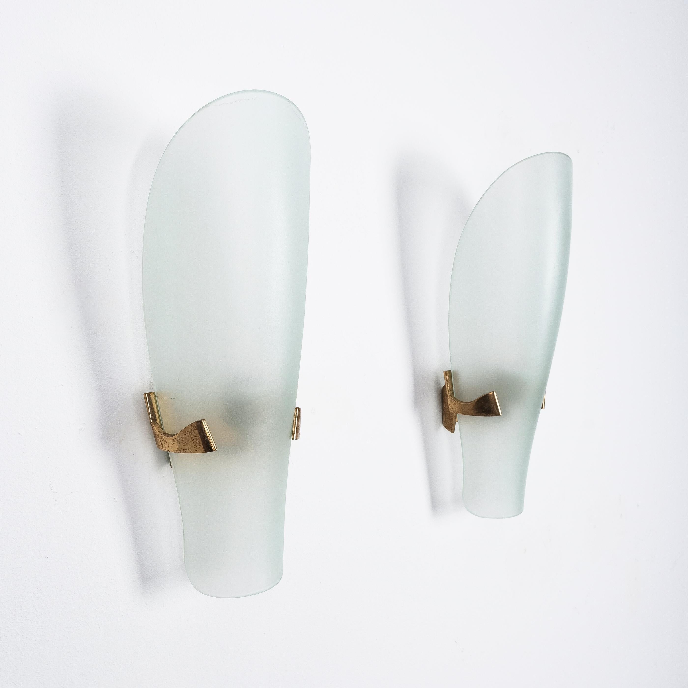 Max Ingrand Mod. 1636 Fontana Arte Glass Brass Sconces Pair , Italy, 1960 For Sale 2