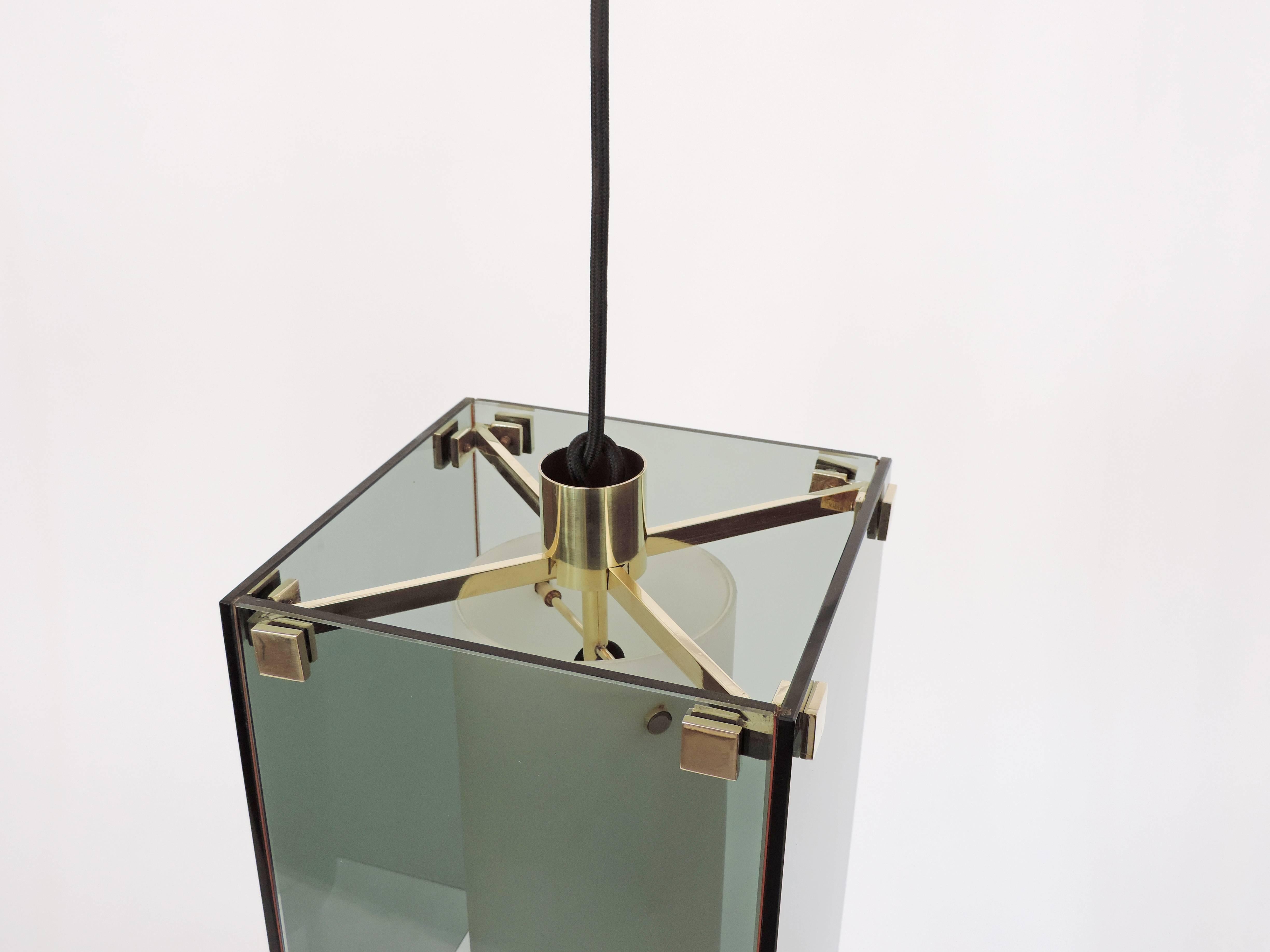 Splendid Max Ingrand mod. 2211 ceiling lamp for Fontana Arte.
Fully repolished brass.