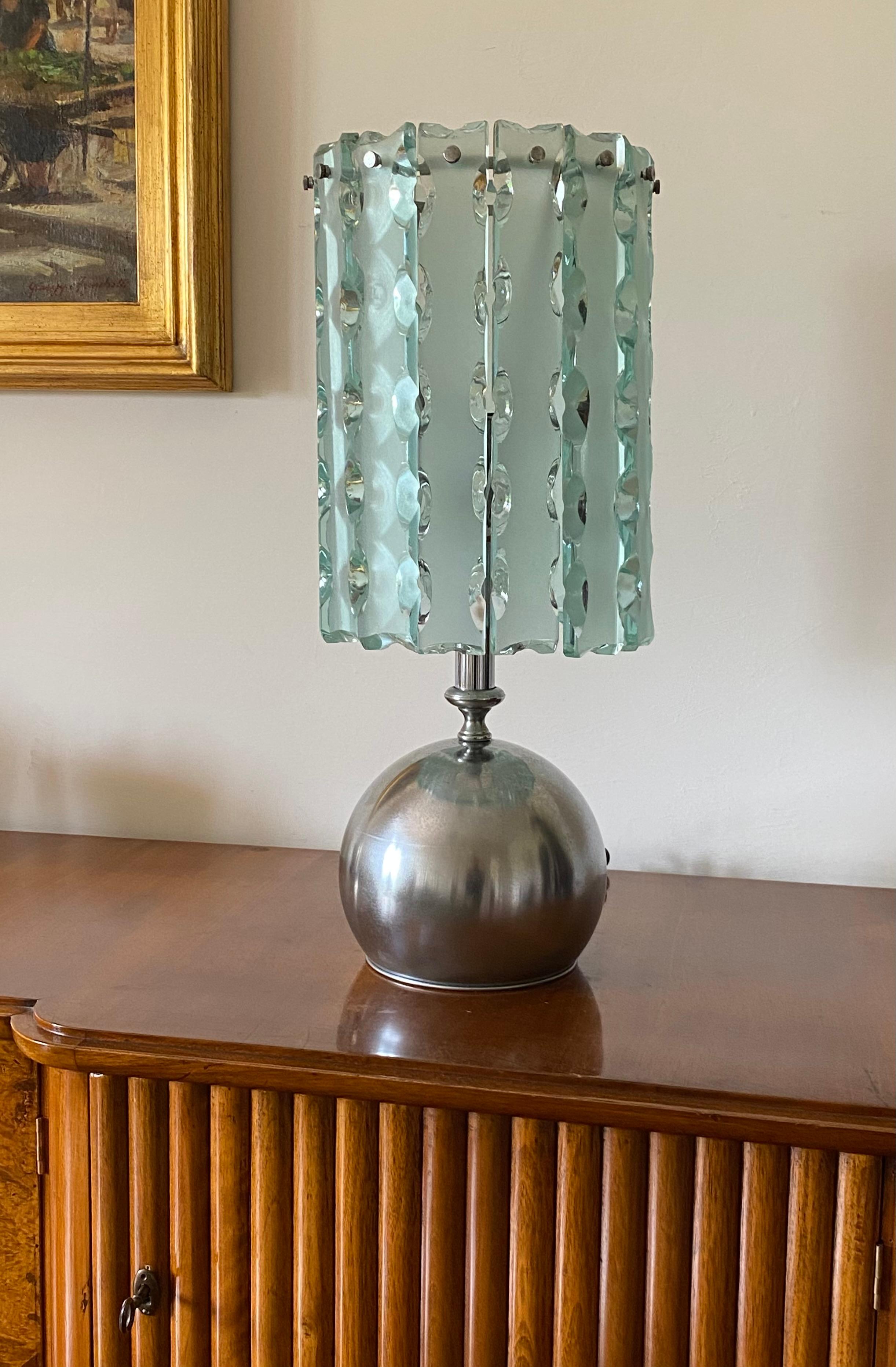 Hollywood Regency Max Ingrand, molded glass table lamp, Zero Quattro for Fontana Arte, Italy 1970 For Sale