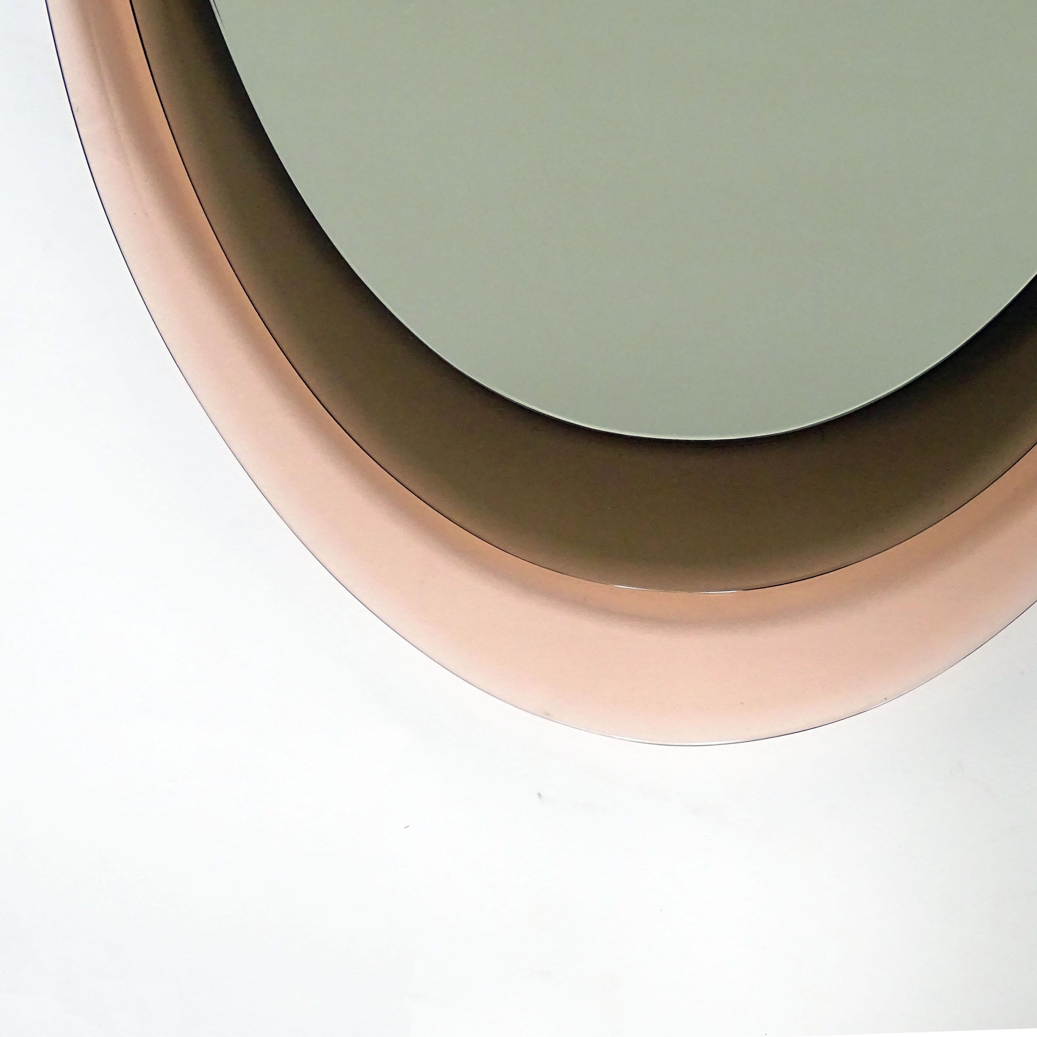 Specchio ovale con cornice in vetro grigio e pesca chiaro di Max Ingrand per Fontana Arte in vendita 1