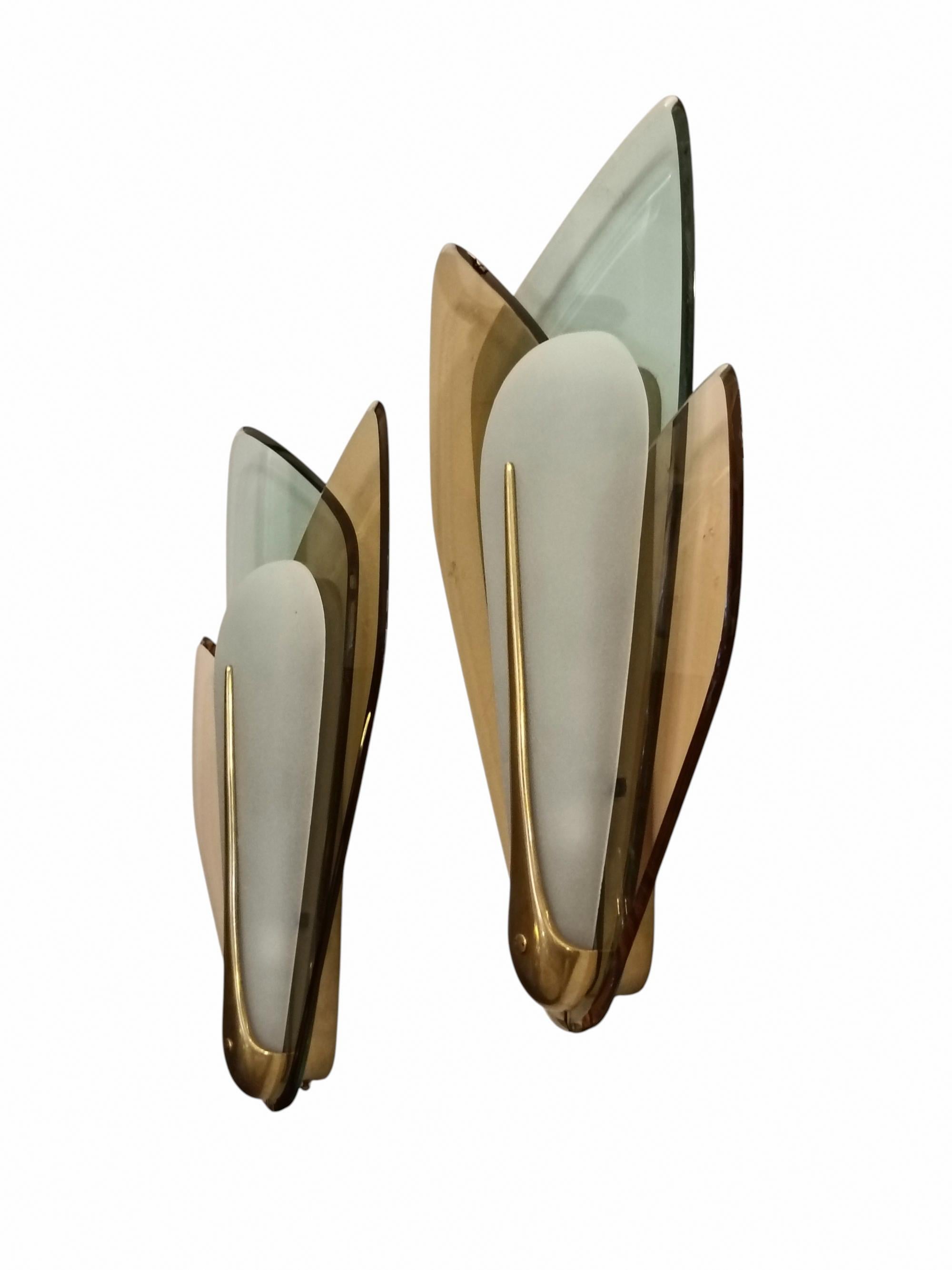 Max Ingrand para Fontana Arte Coppia di Lampade da Parete in Ottone e Vetro Moderno de mediados de siglo en venta