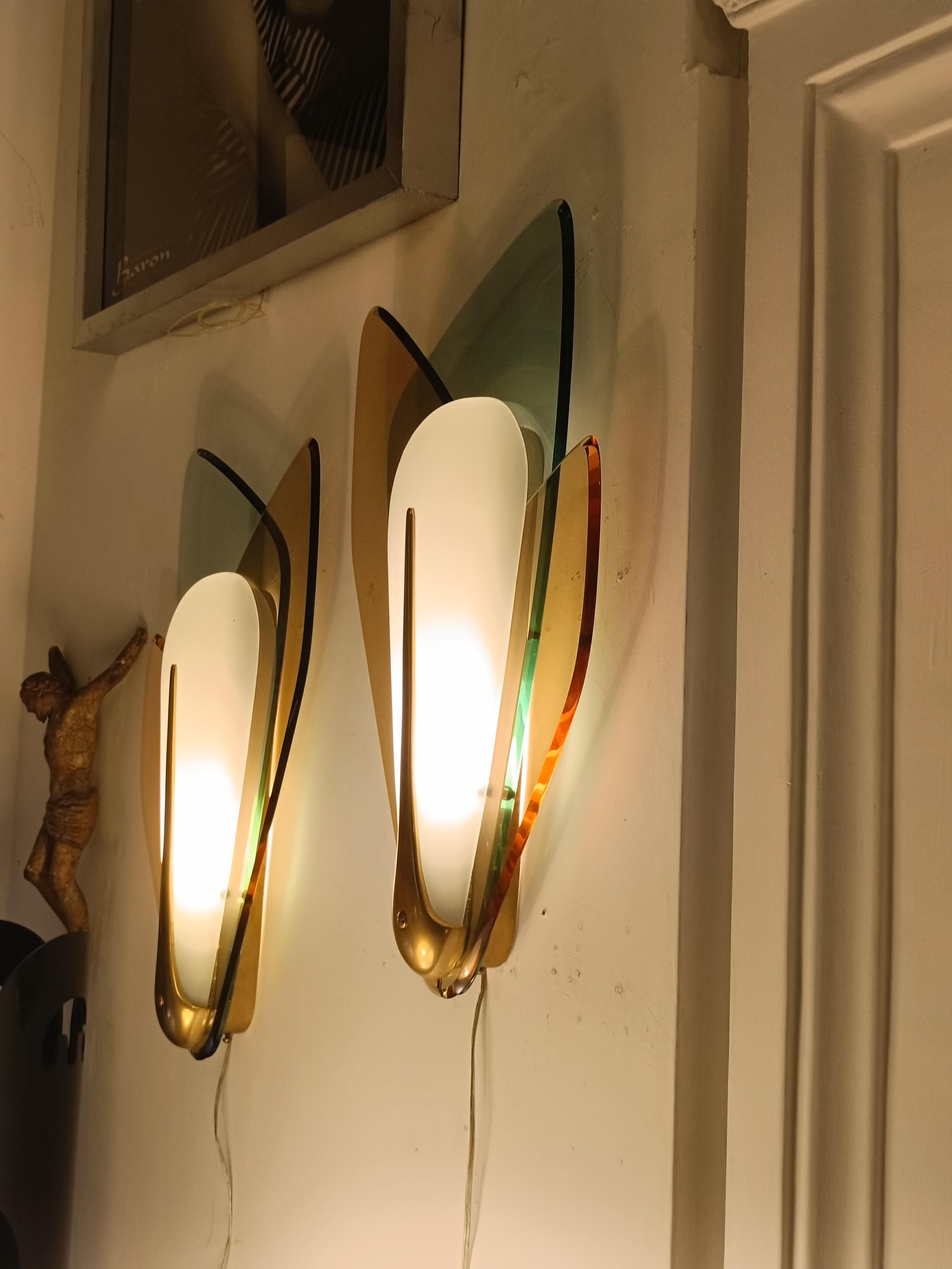 Max Ingrand para Fontana Arte Coppia di Lampade da Parete in Ottone e Vetro Latón en venta