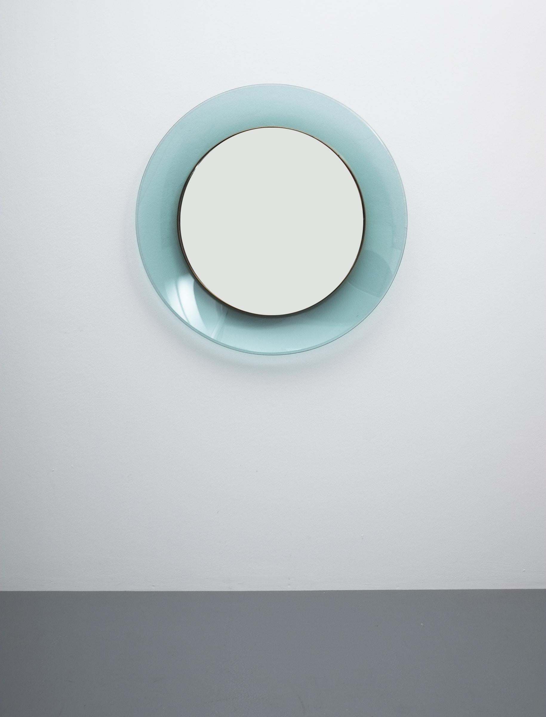 Max Ingrand round blue mirror Fontana Arte Model 1699, Italy, circa 1968. Elegant light blue-turquoise curved and beveled glass framing mirrored glass encased in brass trim. Dated on the back '1968'. Very good condition with no chips.
Measures: