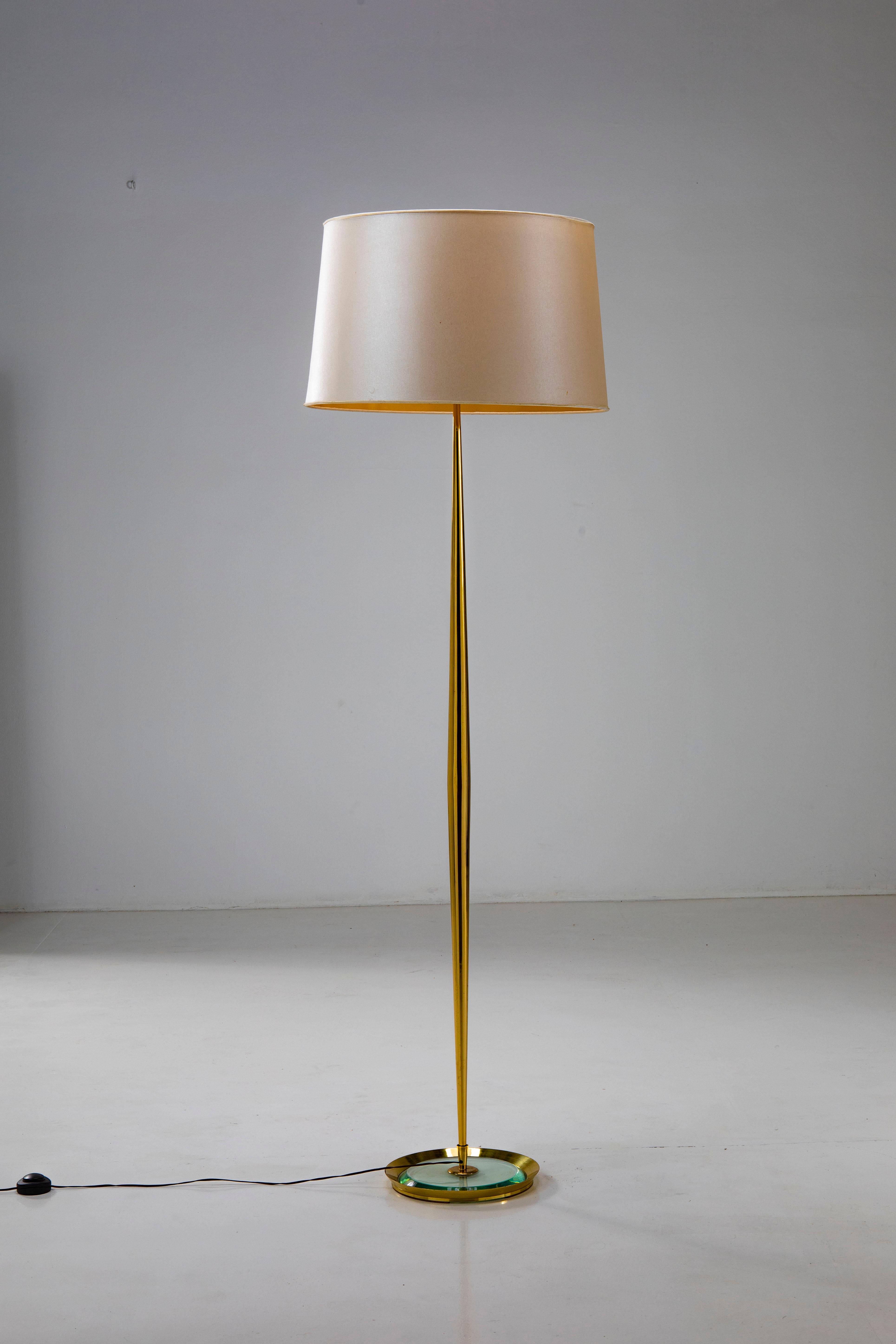 Italian Max Ingrand Variant mod 1692 Brass floor lamp with crystal base Fontana Arte 60s For Sale