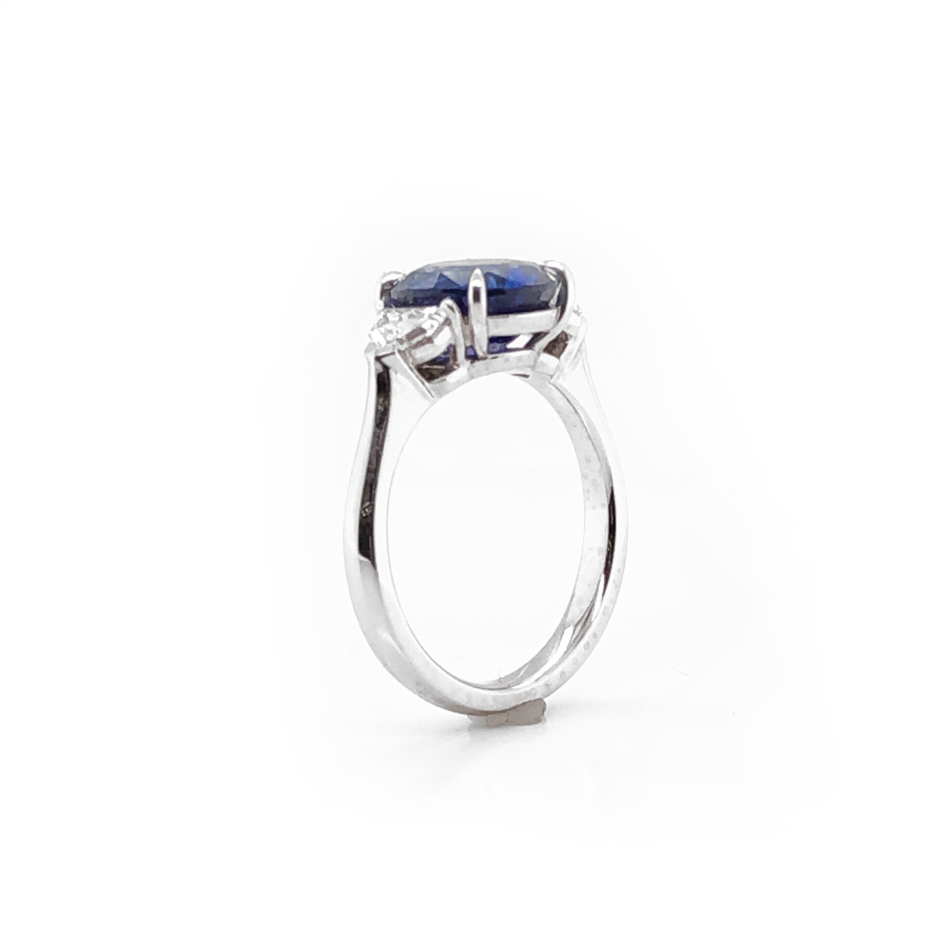 Oval Cut Ceylon Blue Sapphire 3.60 Carat with Diamonds Platinum Ring For Sale