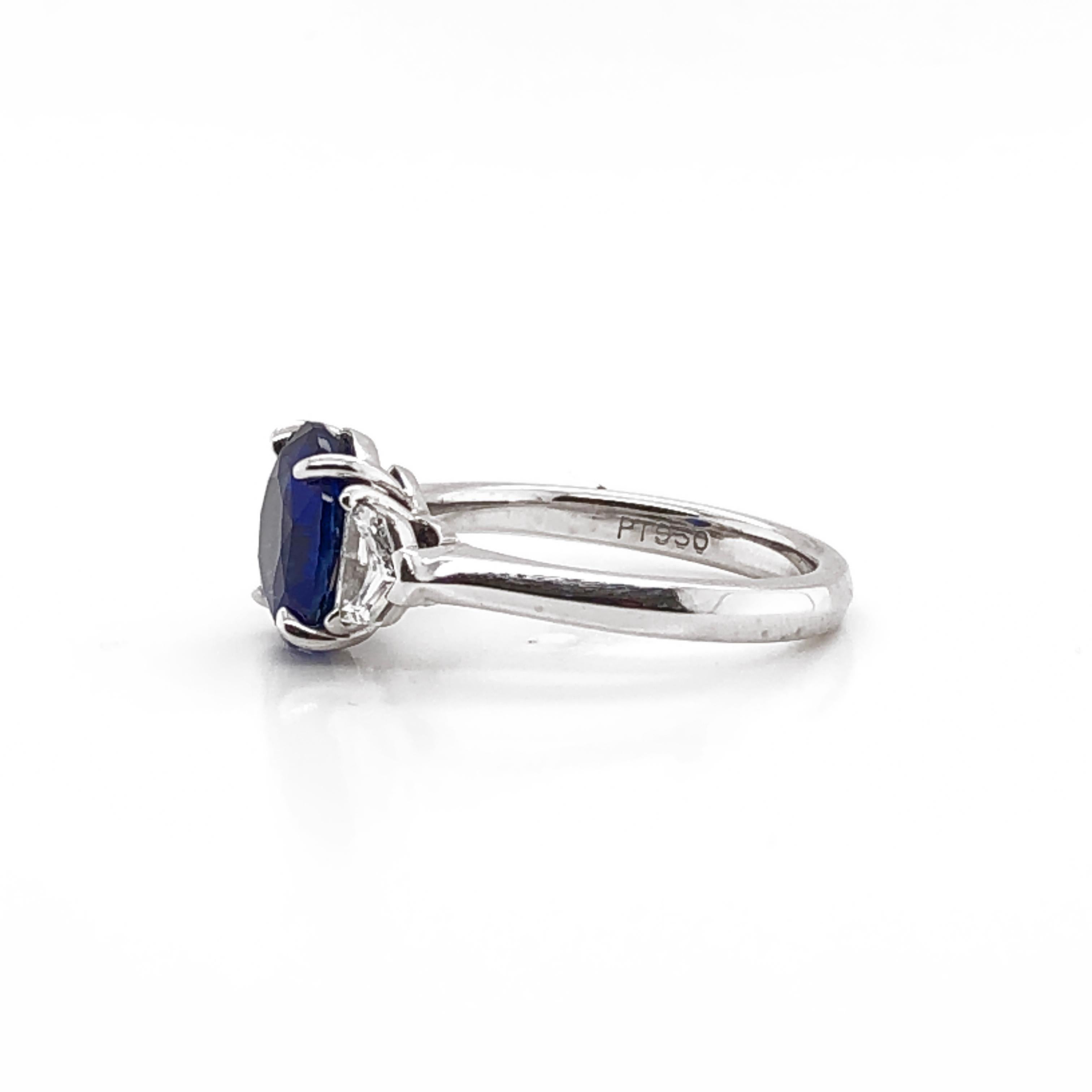 Women's Ceylon Blue Sapphire 3.60 Carat with Diamonds Platinum Ring For Sale