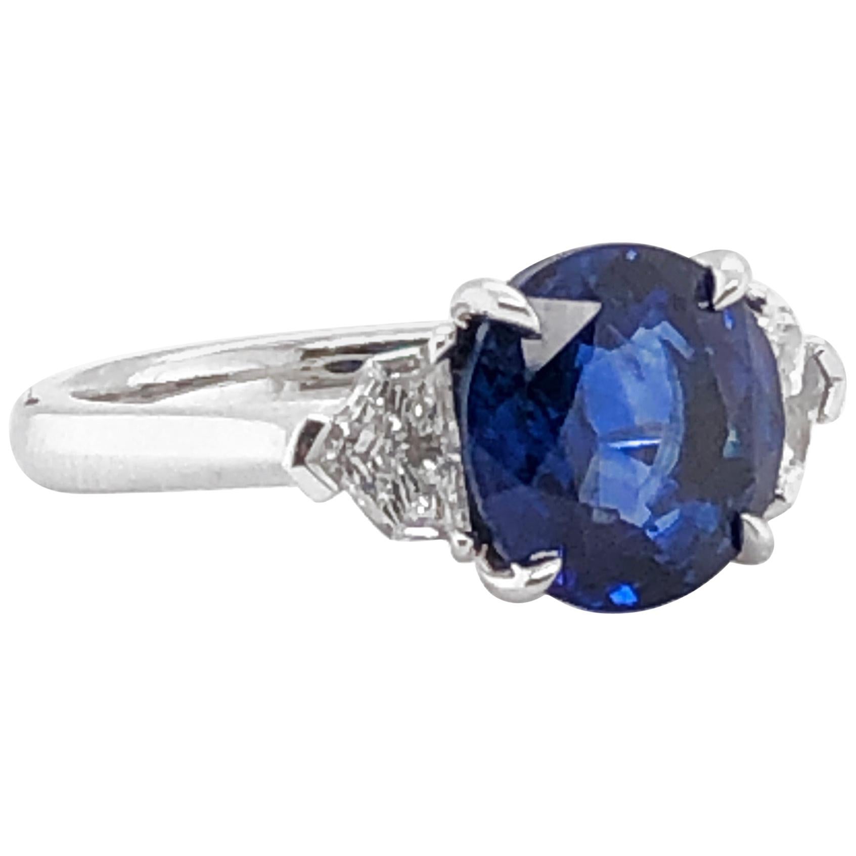 Ceylon Blue Sapphire 3.60 Carat with Diamonds Platinum Ring For Sale