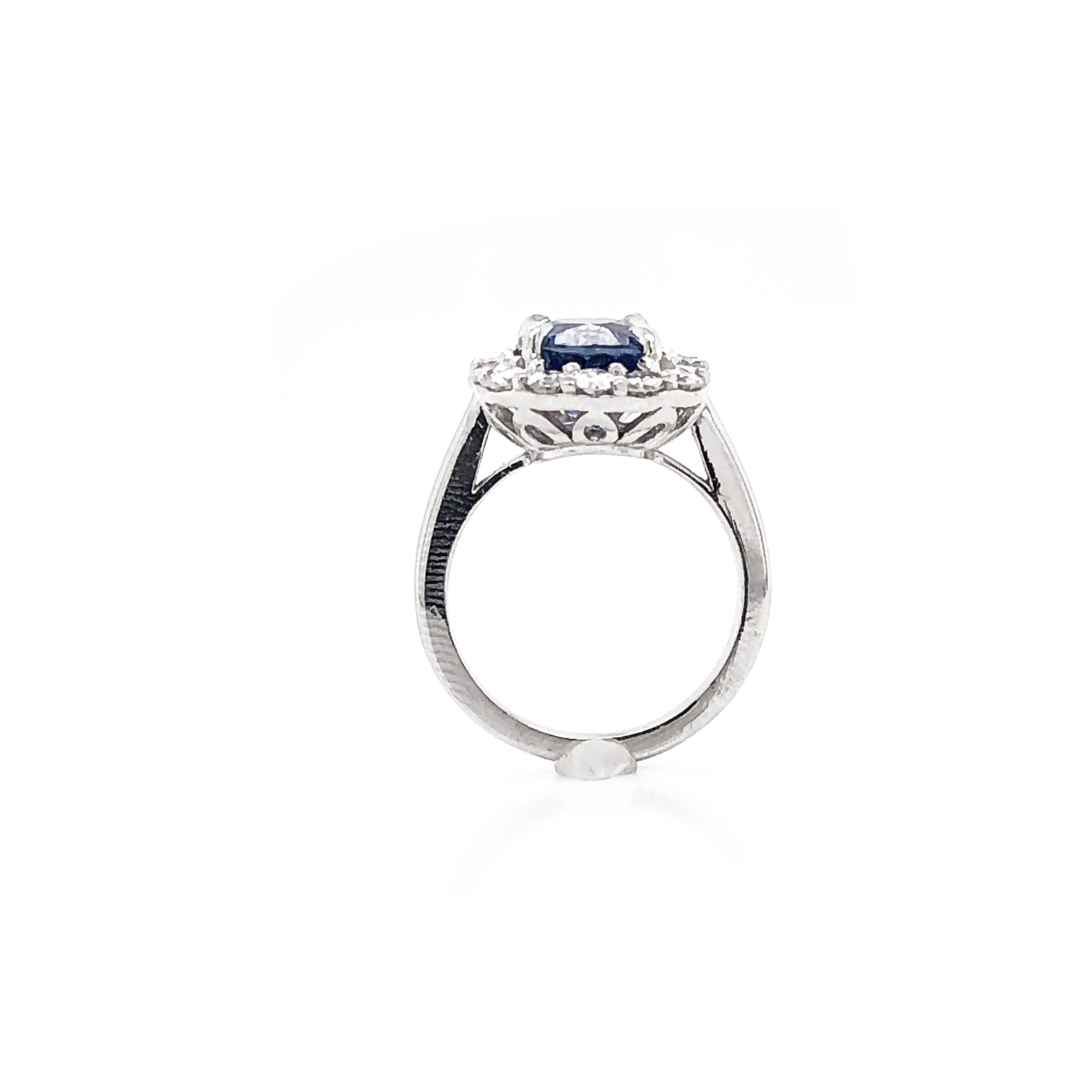 Women's Cushion blue ceylon oval sapphire 4.69 ct round diamonds 1.28 ct platinum ring For Sale