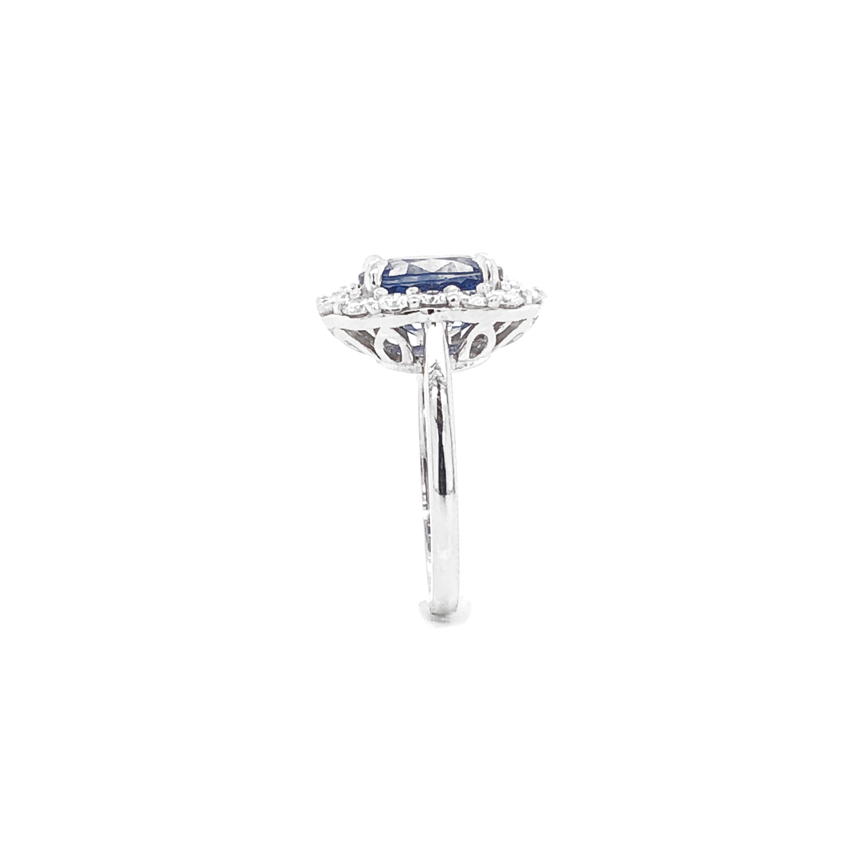 Cushion blue ceylon oval sapphire 4.69 ct round diamonds 1.28 ct platinum ring For Sale 2