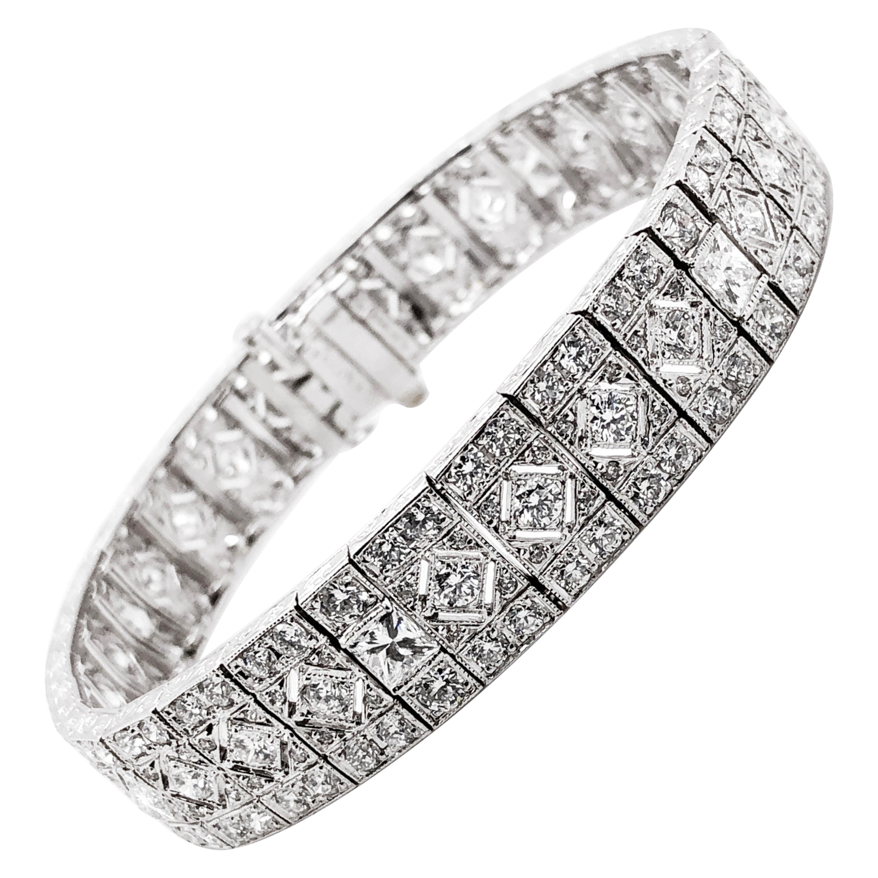 Retro Inspired Round Natural Diamonds 10.63 Carat Platinum Bracelet For Sale