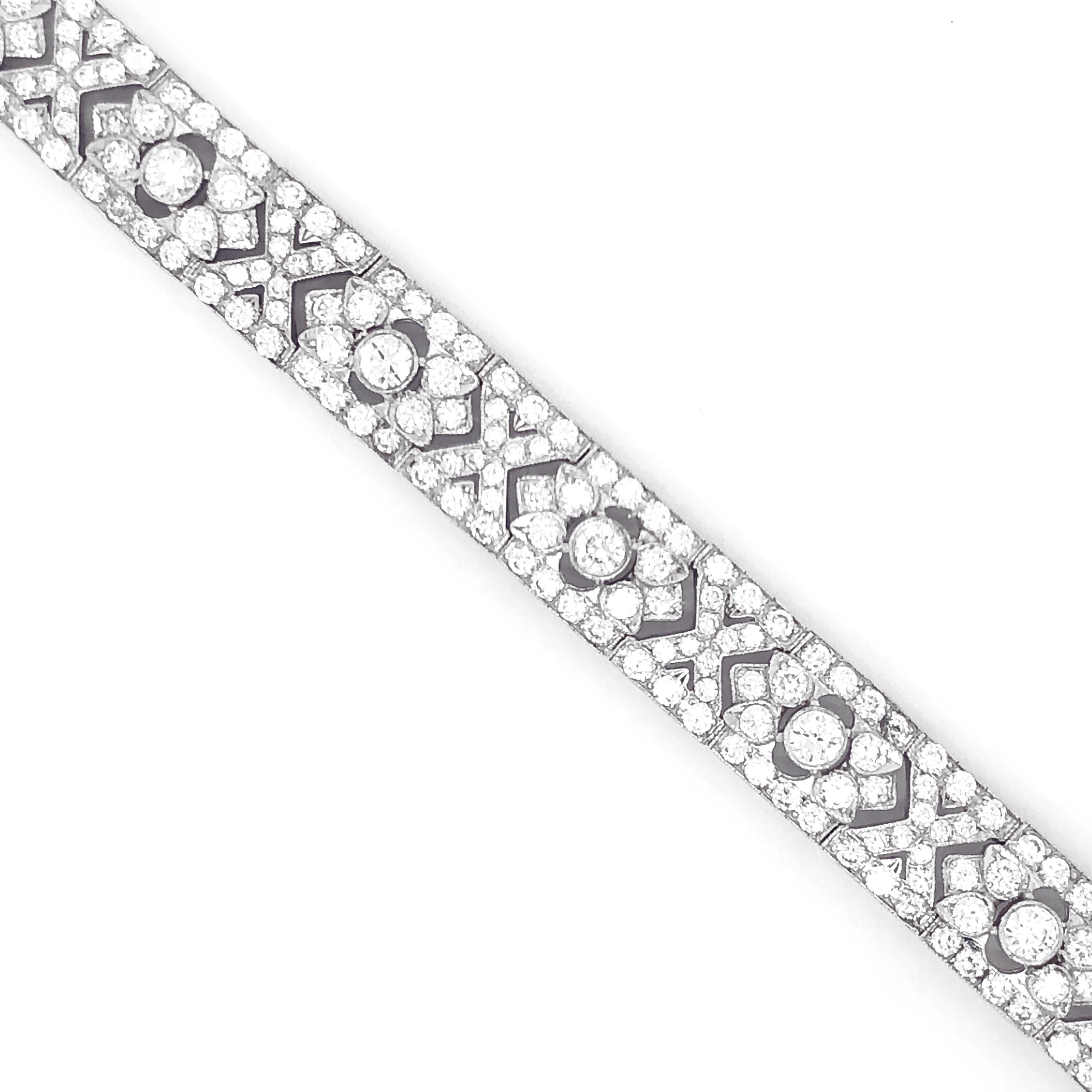 Contemporary Round Natural Diamonds 10.17 Carat Platinum 950 Bracelet For Sale