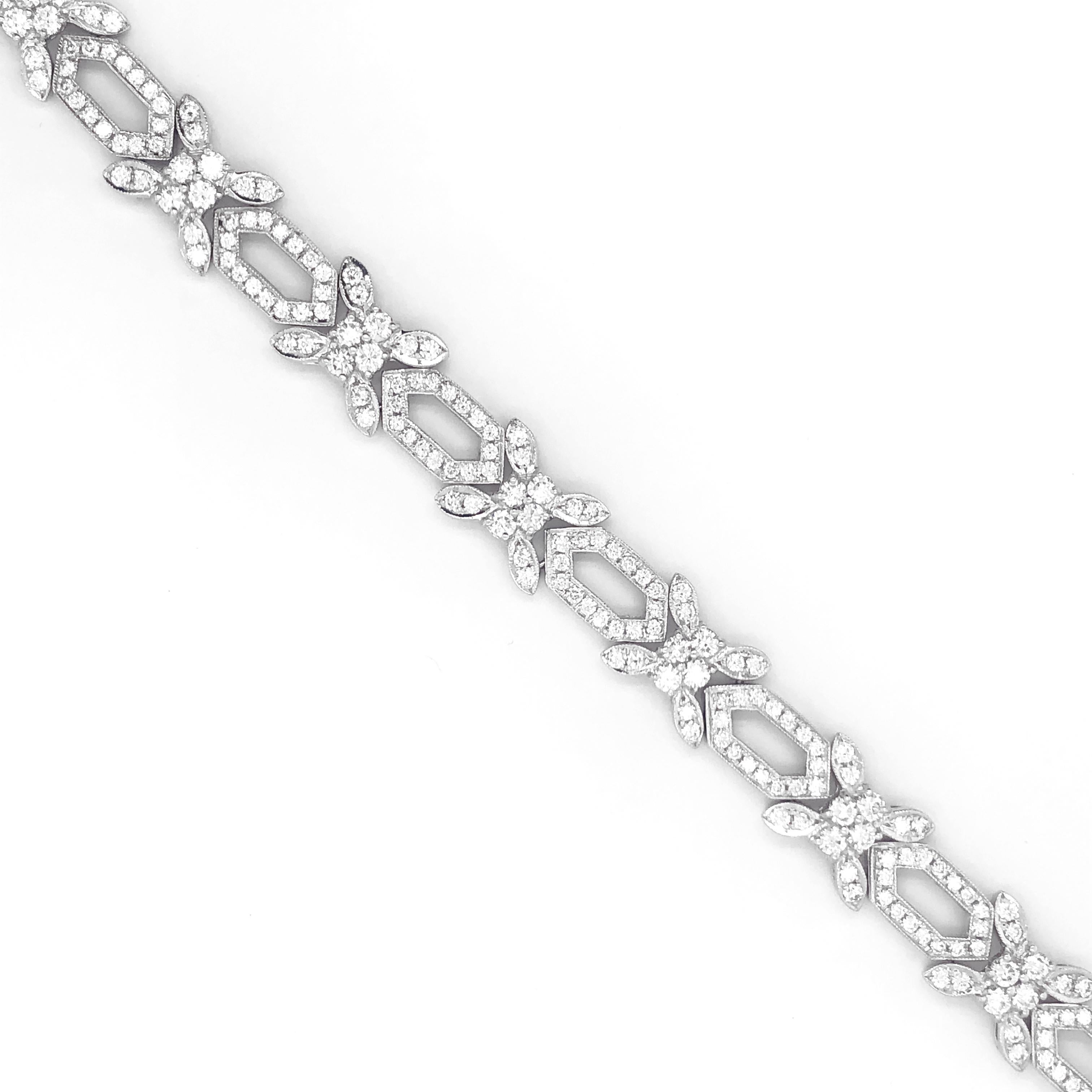 Slim vintage / retro inspired platinum bracelet.
Adorned with round natural white diamonds 8.31 ct.
Diamonds in G-H color clarity VS.
Length: 18.5 cm
Width: 1.3 cm
Weight: 39 g 