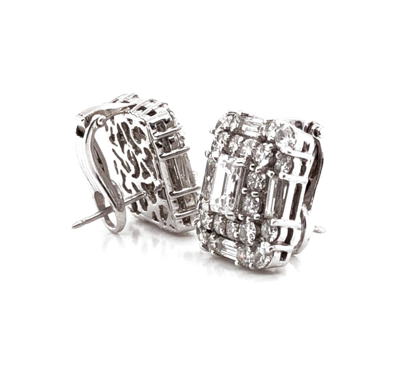 GIA Certified Emerald Cut Diamonds 2.02 ct  Platinum Diamond Earrings In New Condition For Sale In New York, NY