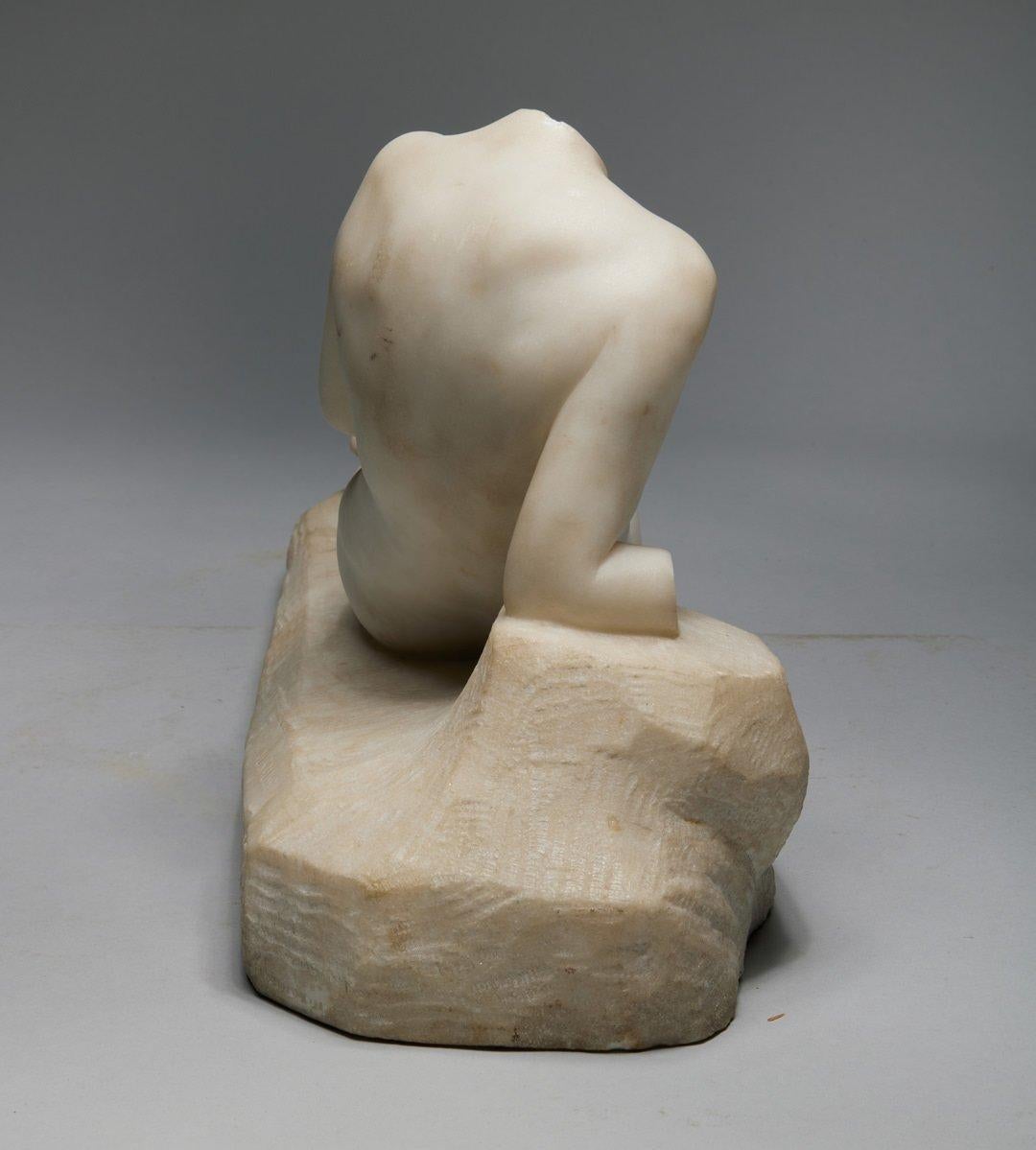 Max Kalish (americano, 1891-1945)
Nudo reclinato
Marmo
Firmato sulla base
9 x 20,5 pollici

Nato in Polonia il 1° marzo 1891, lo scultore figurativo Max Kalish arrivò negli Stati Uniti nel 1894 e la sua famiglia si stabilì in Ohio. Giovane di