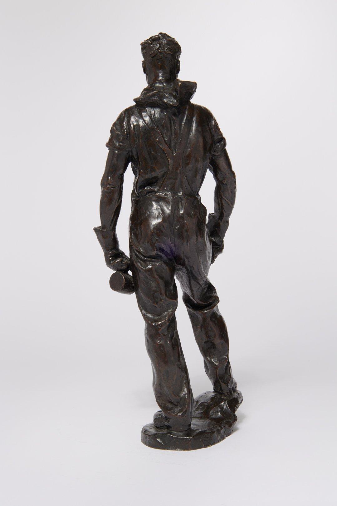 Max Kalish (Amerikaner, 1891-1945)
Lokomotivführer, 1926
Bronze
Signiert und datiert auf dem Sockel, Gießereimarke: Meroni Radice Cire Perdue Paris
15,5 x 6 x 5 Zoll

Der am 1. März 1891 in Polen geborene figurative Bildhauer Max Kalish kam 1894 mit